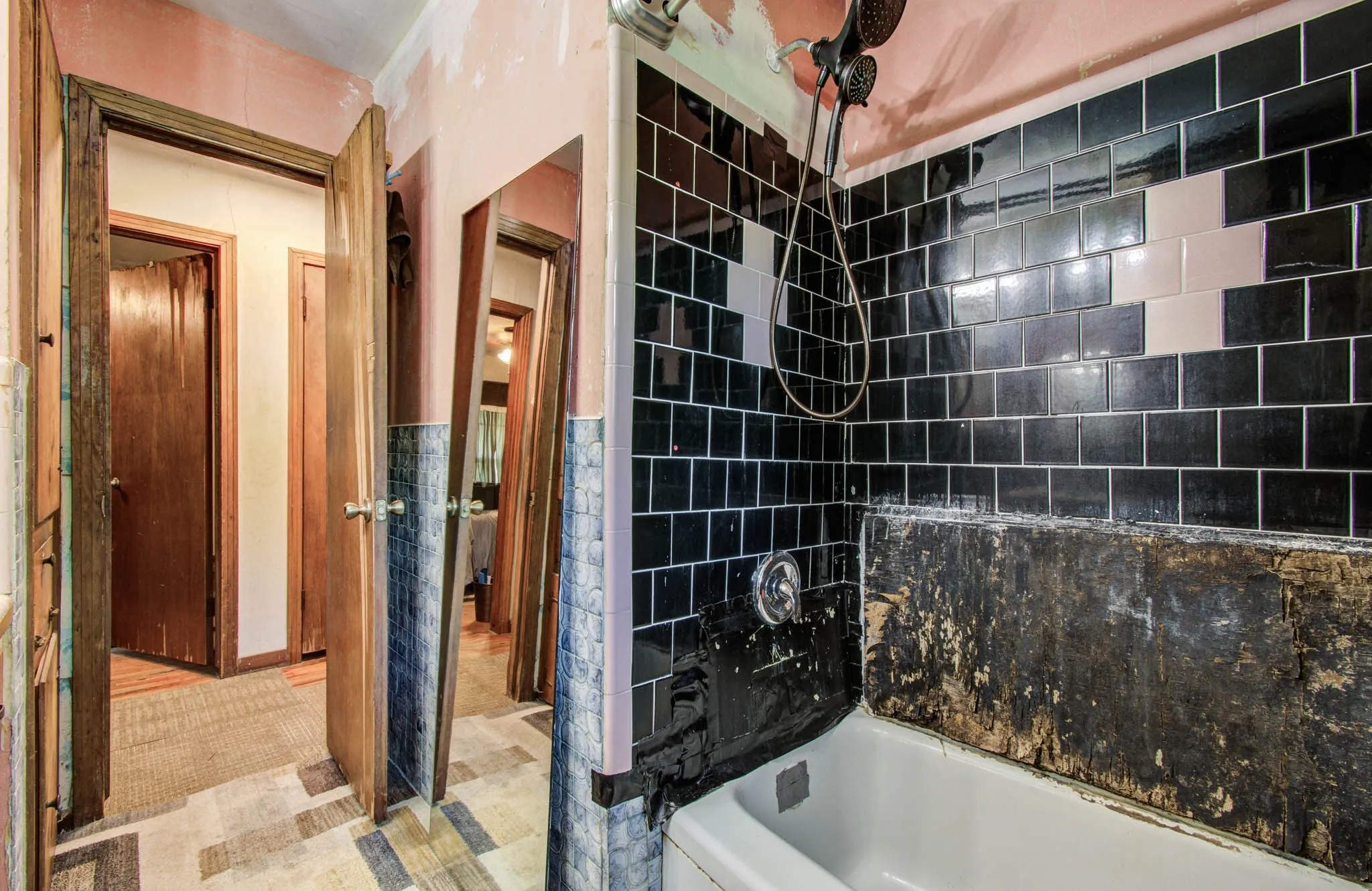 Single Family Residence For Sale in Harris County , 3917 Majestic Street, Houston, Texas 77026, 3 Bedrooms, 1 Bathroom, Garage spaces, 1,420 Sqft, built in 1957, Price $130,000, mls#20982687, Real Estate Agent in Houston, Homes For Sale in Harris county, Homes For Sale in Houston, Realtor in Houston Texas, Real Estate Brokerage Independent Realty Texas, Luminita Cordes Realtor
