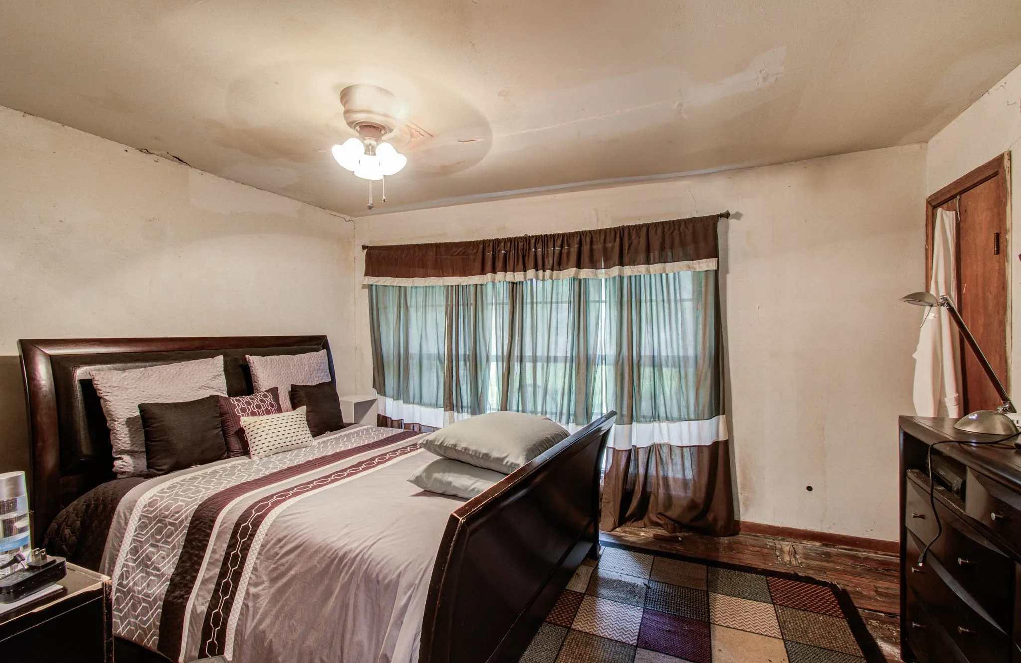 Single Family Residence For Sale in Harris County , 3917 Majestic Street, Houston, Texas 77026, 3 Bedrooms, 1 Bathroom, Garage spaces, 1,420 Sqft, built in 1957, Price $130,000, mls#20982687, Real Estate Agent in Houston, Homes For Sale in Harris county, Homes For Sale in Houston, Realtor in Houston Texas, Real Estate Brokerage Independent Realty Texas, Luminita Cordes Realtor