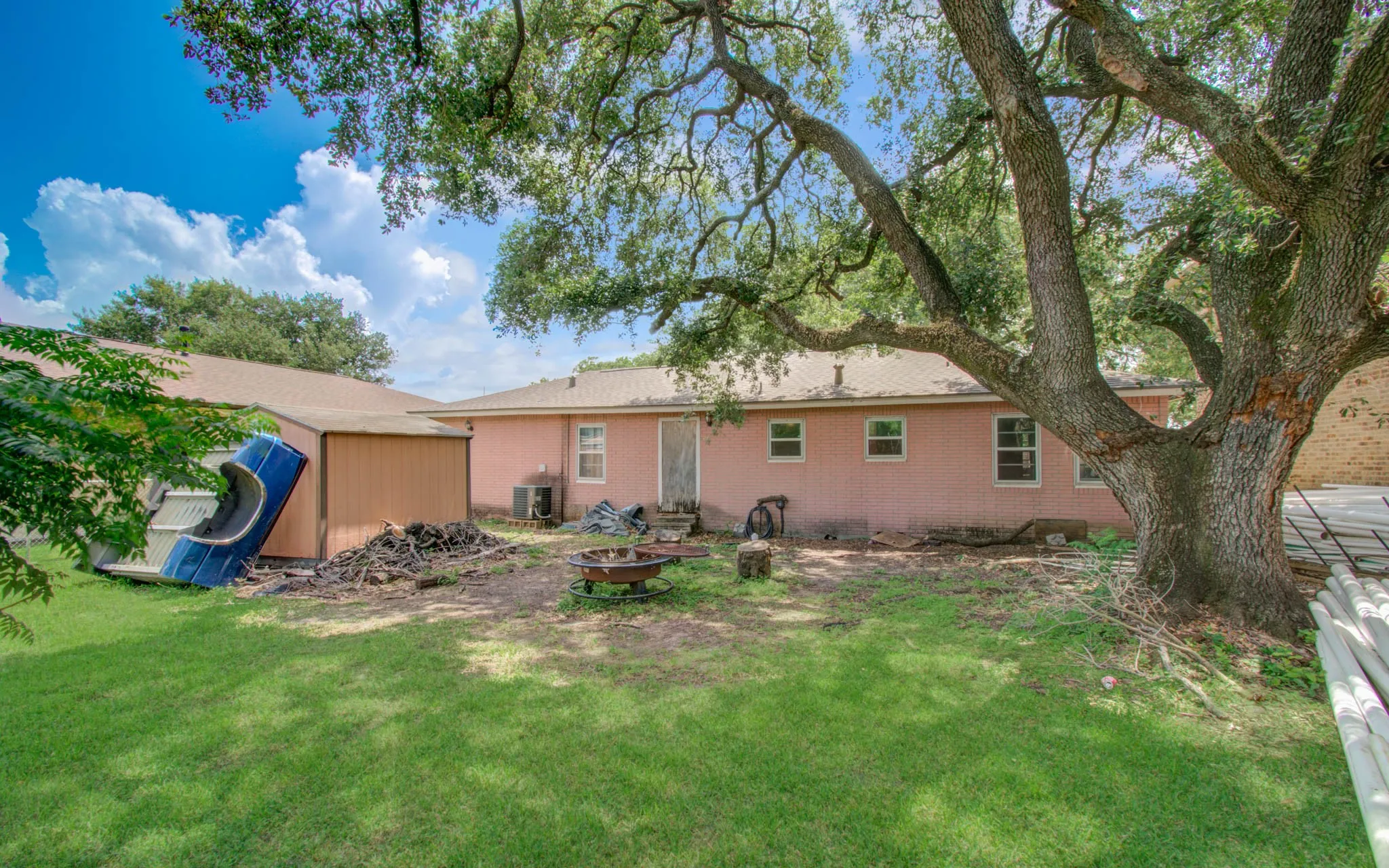 Single Family Residence For Sale in Harris County , 3917 Majestic Street, Houston, Texas 77026, 3 Bedrooms, 1 Bathroom, Garage spaces, 1,420 Sqft, built in 1957, Price $130,000, mls#20982687, Real Estate Agent in Houston, Homes For Sale in Harris county, Homes For Sale in Houston, Realtor in Houston Texas, Real Estate Brokerage Independent Realty Texas, Luminita Cordes Realtor