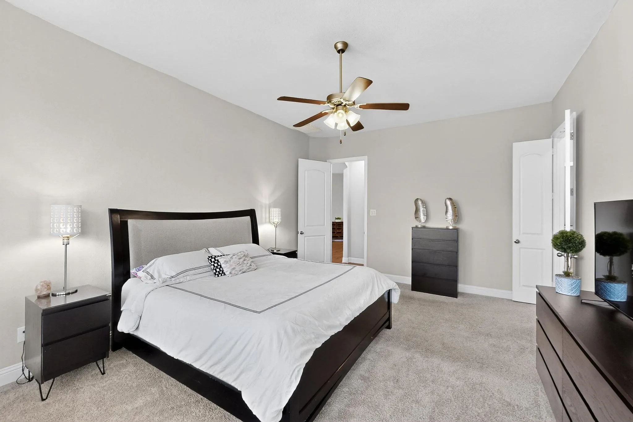 Single Family Residence For Sale in Parker County , 14837 Gentry Drive, Aledo, Texas 76008, 4 Bedroom, 3 Bathroom, 2 Garage spaces, 2,908 Sqft, built in 2019, Preowned, mls#20981540, Real Estate Agent in Aledo, Homes For Sale in Parker county, Homes For Sale in Aledo, Realtor in Aledo Texas, Real Estate Brokerage Independent Realty Texas, Luminita Cordes Realtor