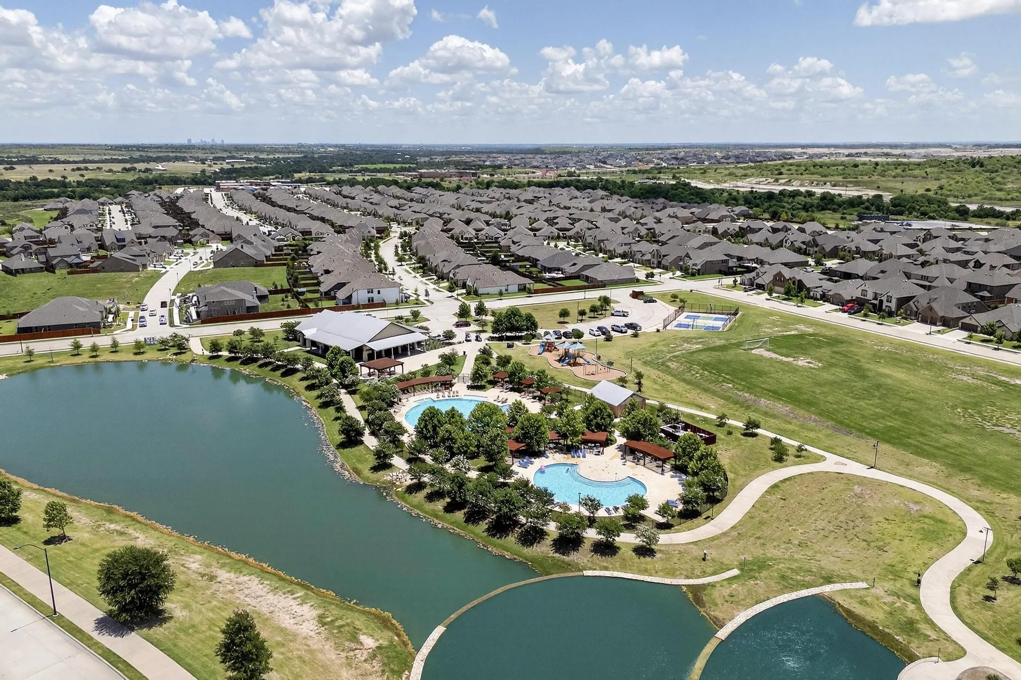 Single Family Residence For Sale in Parker County , 14837 Gentry Drive, Aledo, Texas 76008, 4 Bedroom, 3 Bathroom, 2 Garage spaces, 2,908 Sqft, built in 2019, Preowned, mls#20981540, Real Estate Agent in Aledo, Homes For Sale in Parker county, Homes For Sale in Aledo, Realtor in Aledo Texas, Real Estate Brokerage Independent Realty Texas, Luminita Cordes Realtor