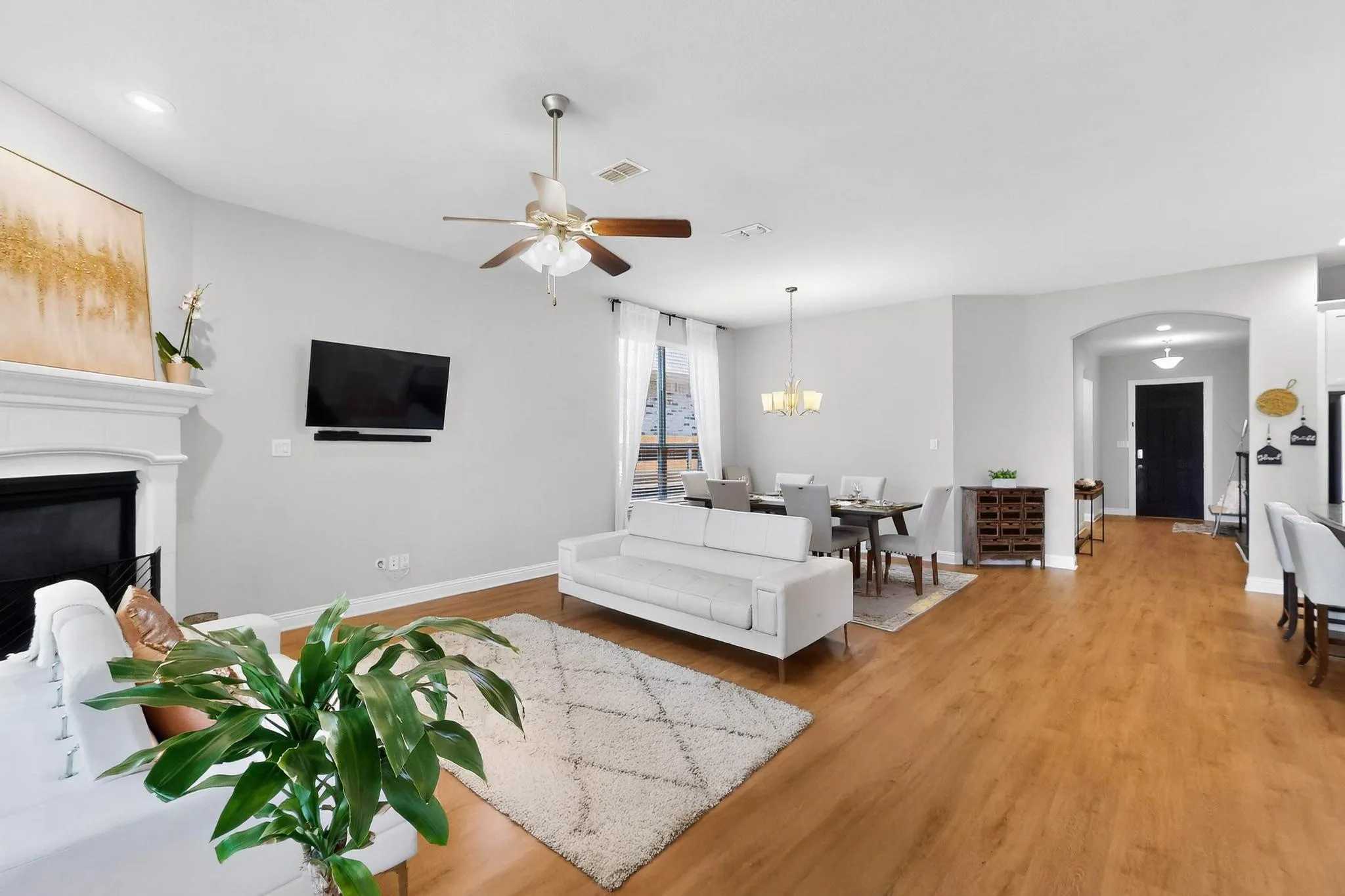 Single Family Residence For Sale in Parker County , 14837 Gentry Drive, Aledo, Texas 76008, 4 Bedroom, 3 Bathroom, 2 Garage spaces, 2,908 Sqft, built in 2019, Preowned, mls#20981540, Real Estate Agent in Aledo, Homes For Sale in Parker county, Homes For Sale in Aledo, Realtor in Aledo Texas, Real Estate Brokerage Independent Realty Texas, Luminita Cordes Realtor