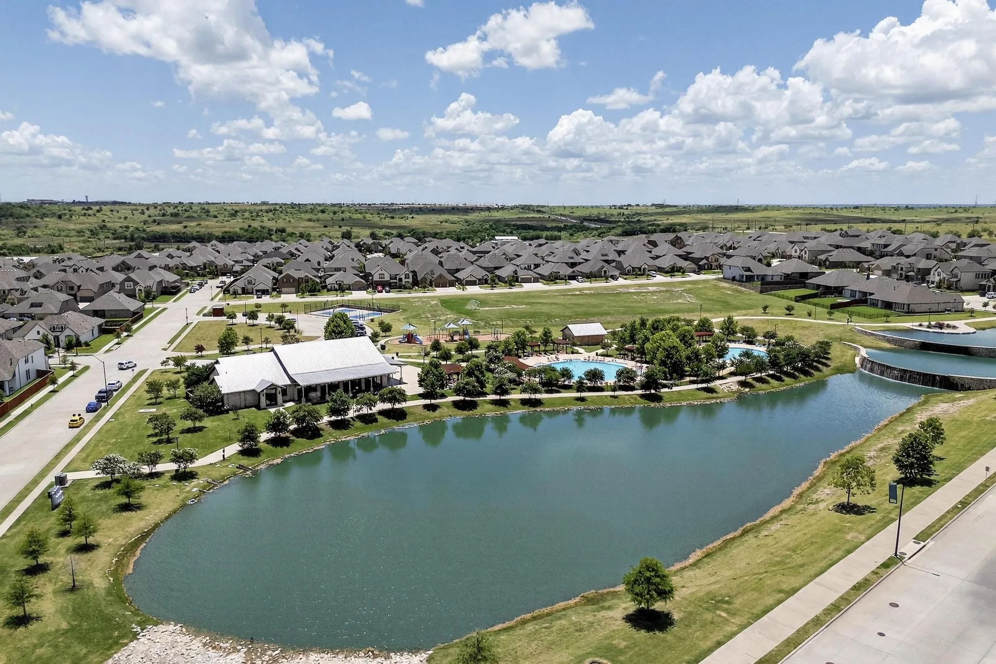 Single Family Residence For Sale in Parker County , 14837 Gentry Drive, Aledo, Texas 76008, 4 Bedroom, 3 Bathroom, 2 Garage spaces, 2,908 Sqft, built in 2019, Preowned, mls#20981540, Real Estate Agent in Aledo, Homes For Sale in Parker county, Homes For Sale in Aledo, Realtor in Aledo Texas, Real Estate Brokerage Independent Realty Texas, Luminita Cordes Realtor