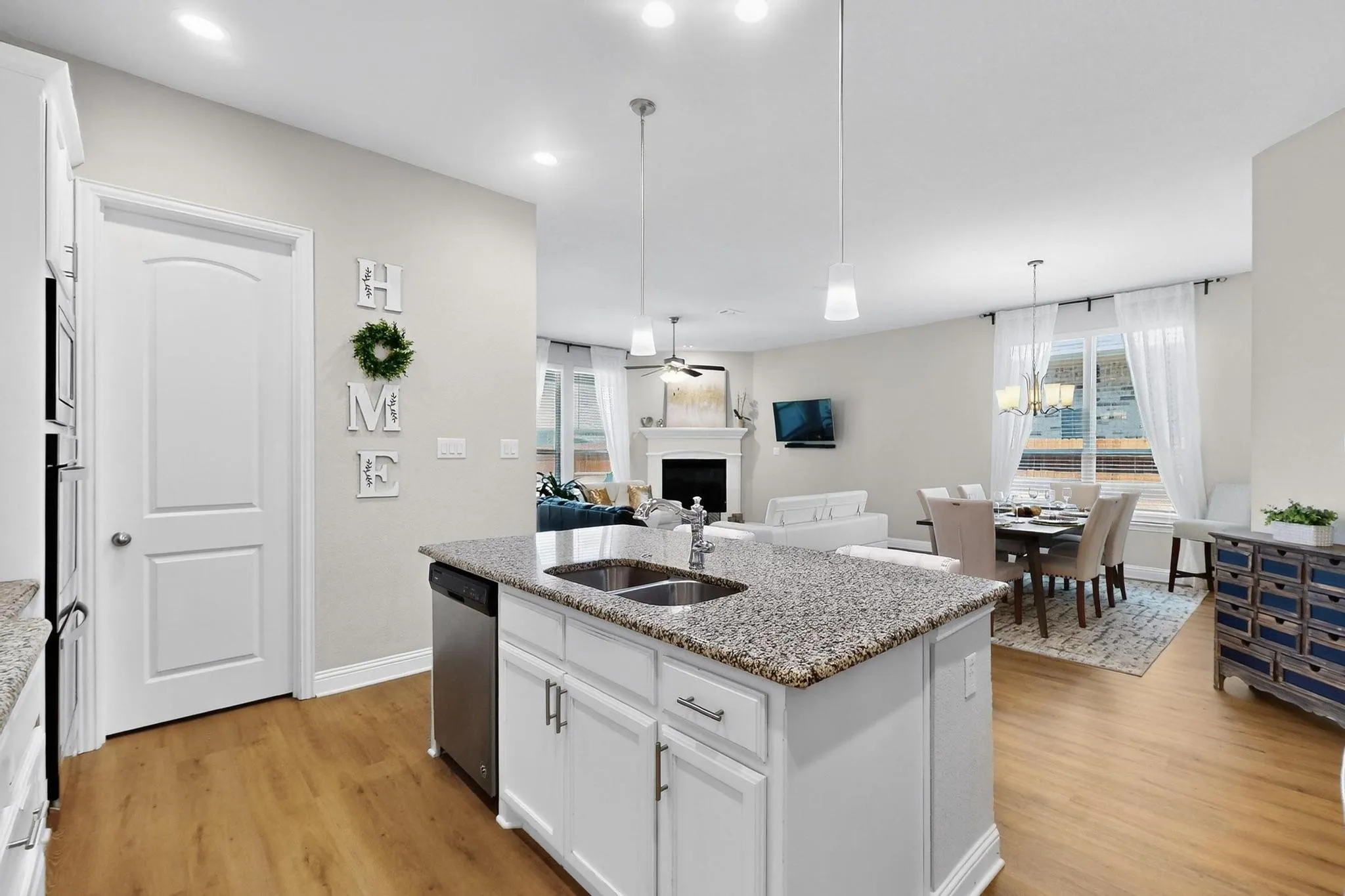 Single Family Residence For Sale in Parker County , 14837 Gentry Drive, Aledo, Texas 76008, 4 Bedroom, 3 Bathroom, 2 Garage spaces, 2,908 Sqft, built in 2019, Preowned, mls#20981540, Real Estate Agent in Aledo, Homes For Sale in Parker county, Homes For Sale in Aledo, Realtor in Aledo Texas, Real Estate Brokerage Independent Realty Texas, Luminita Cordes Realtor