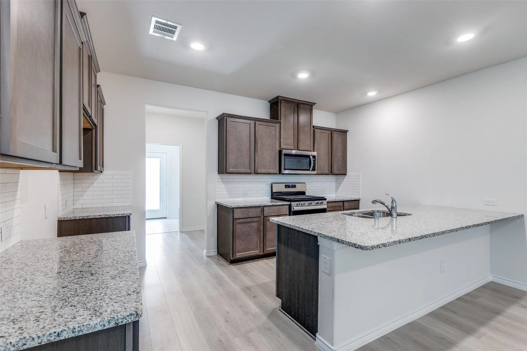 Single Family Residence For Sale in Collin County , 2836 Franklin Drive, Celina, Texas 75009, 3 Bedrooms, 2 Bathrooms, 2 Garage spaces, 1,602 Sqft, built in 2020, Preowned, Price $335,000, mls#20982867, Real Estate Agent in Celina, Homes For Sale in Collin county, Homes For Sale in Celina, Realtor in Celina Texas, Real Estate Brokerage Independent Realty Texas, Luminita Cordes Realtor
