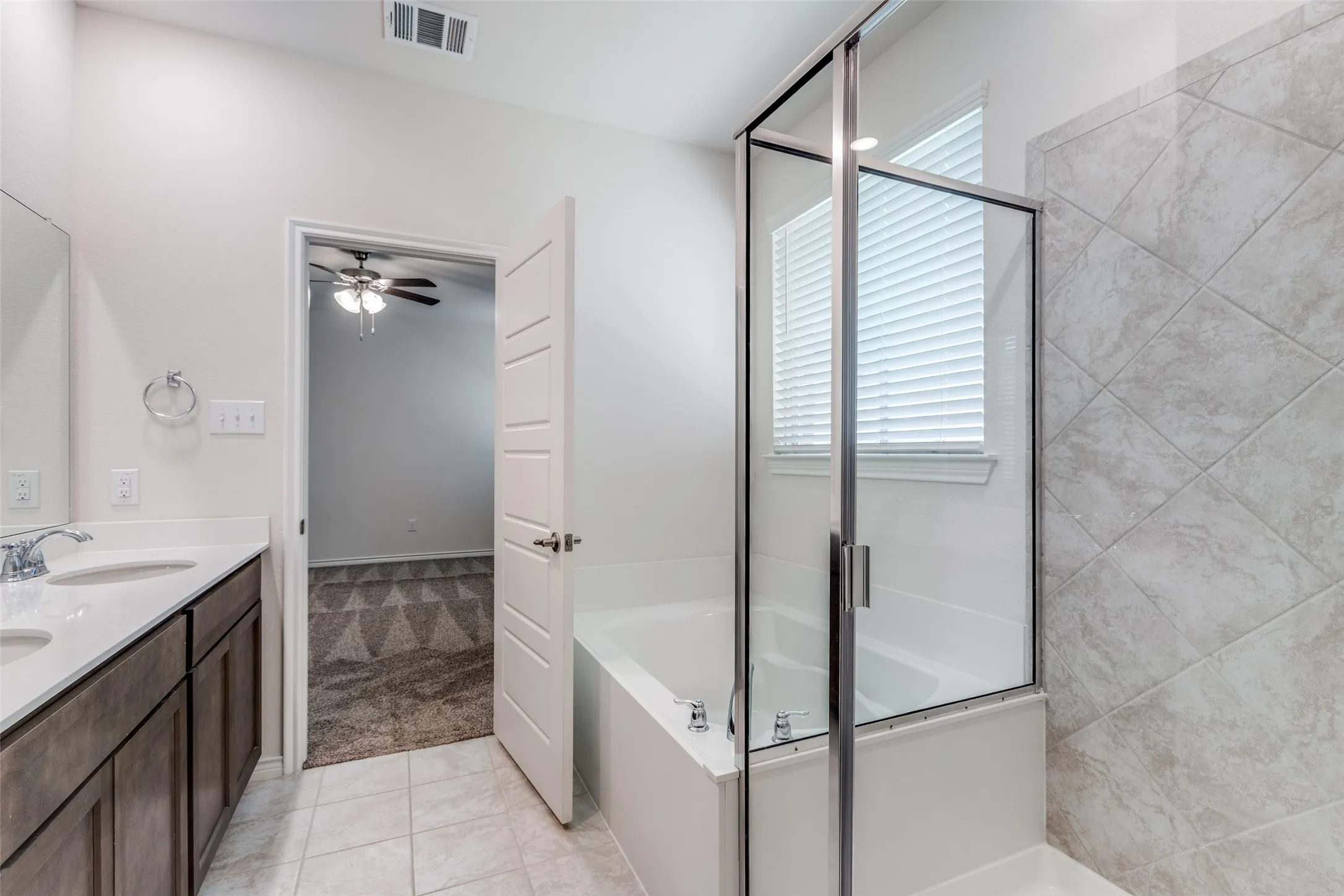 Single Family Residence For Sale in Collin County , 2836 Franklin Drive, Celina, Texas 75009, 3 Bedrooms, 2 Bathrooms, 2 Garage spaces, 1,602 Sqft, built in 2020, Preowned, Price $335,000, mls#20982867, Real Estate Agent in Celina, Homes For Sale in Collin county, Homes For Sale in Celina, Realtor in Celina Texas, Real Estate Brokerage Independent Realty Texas, Luminita Cordes Realtor