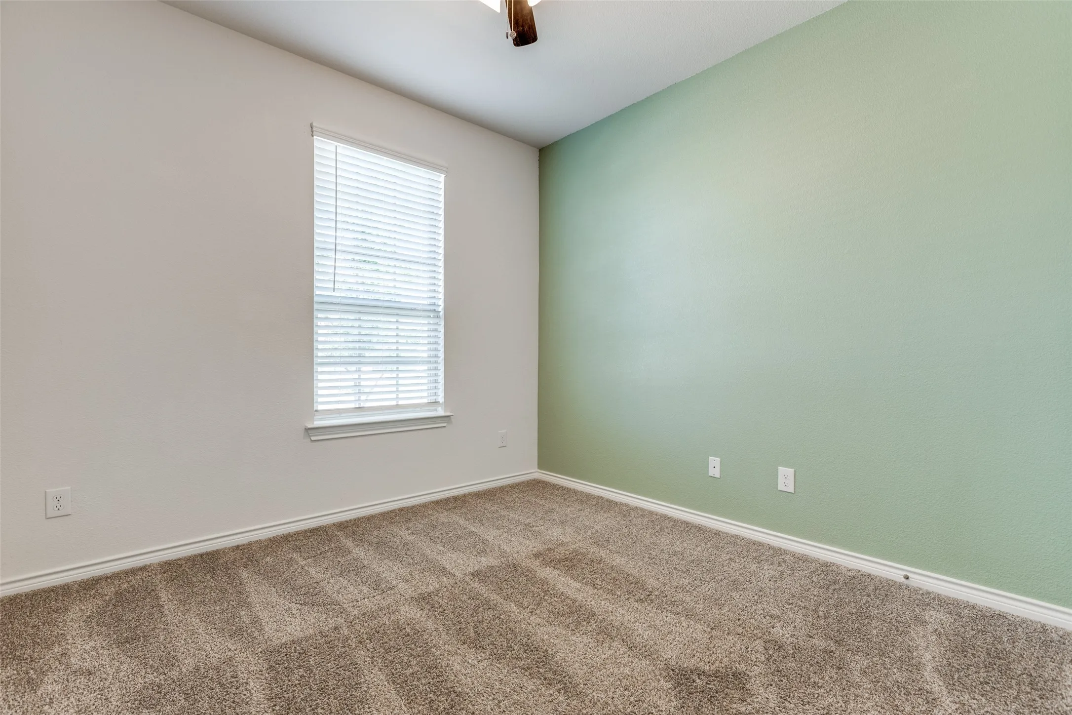 Single Family Residence For Sale in Collin County , 2836 Franklin Drive, Celina, Texas 75009, 3 Bedrooms, 2 Bathrooms, 2 Garage spaces, 1,602 Sqft, built in 2020, Preowned, Price $335,000, mls#20982867, Real Estate Agent in Celina, Homes For Sale in Collin county, Homes For Sale in Celina, Realtor in Celina Texas, Real Estate Brokerage Independent Realty Texas, Luminita Cordes Realtor