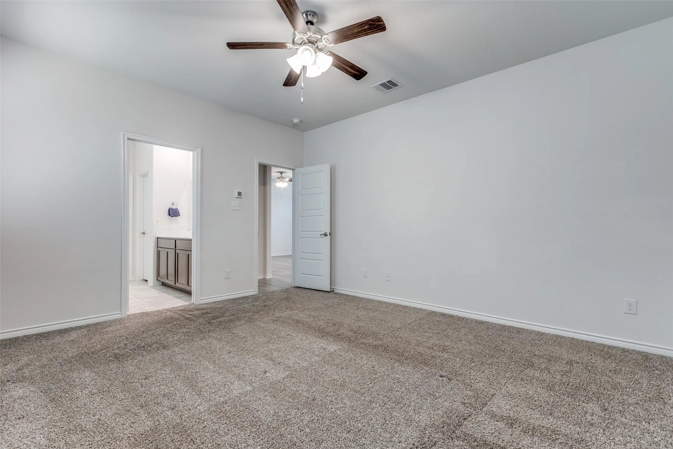 Single Family Residence For Sale in Collin County , 2836 Franklin Drive, Celina, Texas 75009, 3 Bedrooms, 2 Bathrooms, 2 Garage spaces, 1,602 Sqft, built in 2020, Preowned, Price $335,000, mls#20982867, Real Estate Agent in Celina, Homes For Sale in Collin county, Homes For Sale in Celina, Realtor in Celina Texas, Real Estate Brokerage Independent Realty Texas, Luminita Cordes Realtor