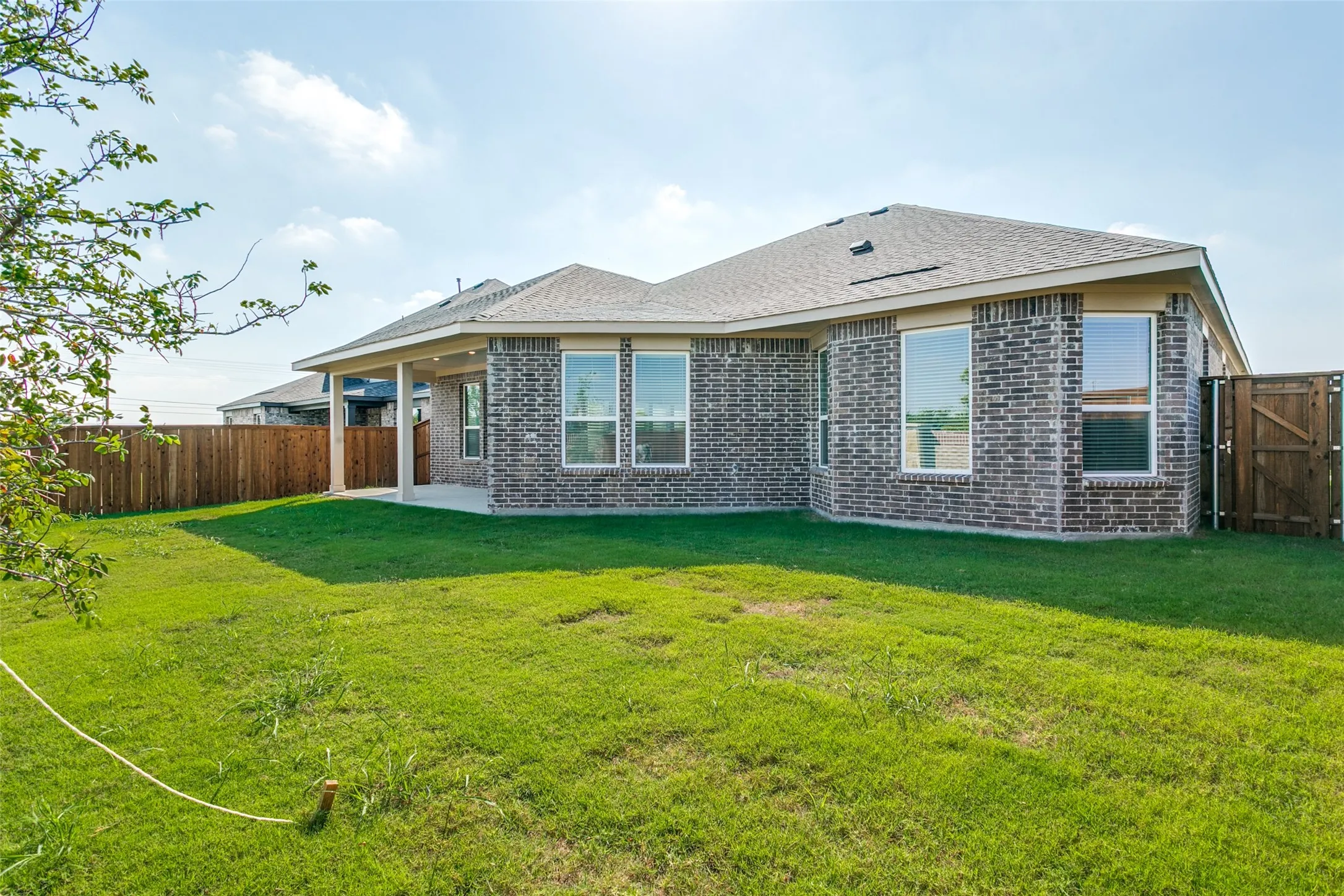 Single Family Residence For Sale in Denton County , 102 Hudson Lane, Justin, Texas 76247, 4 Bedroom, 3 Bathroom, 2 Garage spaces, 2,663 Sqft, built in 2025, New Construction - Complete, mls#20983441, Real Estate Agent in Justin, Homes For Sale in Denton county, Homes For Sale in Justin, Realtor in Justin Texas, Real Estate Brokerage Independent Realty Texas, Luminita Cordes Realtor