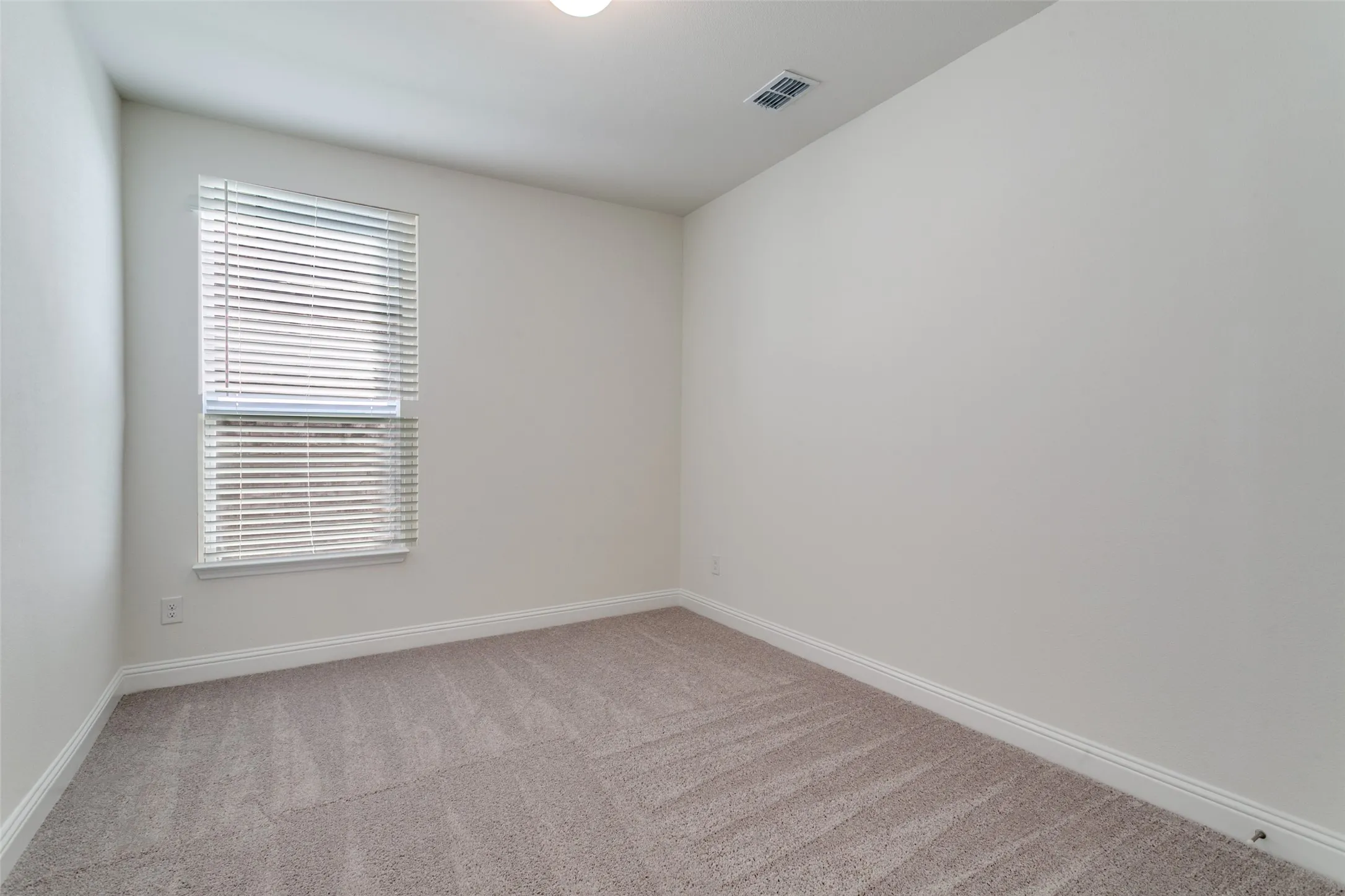 Single Family Residence For Sale in Denton County , 102 Hudson Lane, Justin, Texas 76247, 4 Bedroom, 3 Bathroom, 2 Garage spaces, 2,663 Sqft, built in 2025, New Construction - Complete, mls#20983441, Real Estate Agent in Justin, Homes For Sale in Denton county, Homes For Sale in Justin, Realtor in Justin Texas, Real Estate Brokerage Independent Realty Texas, Luminita Cordes Realtor