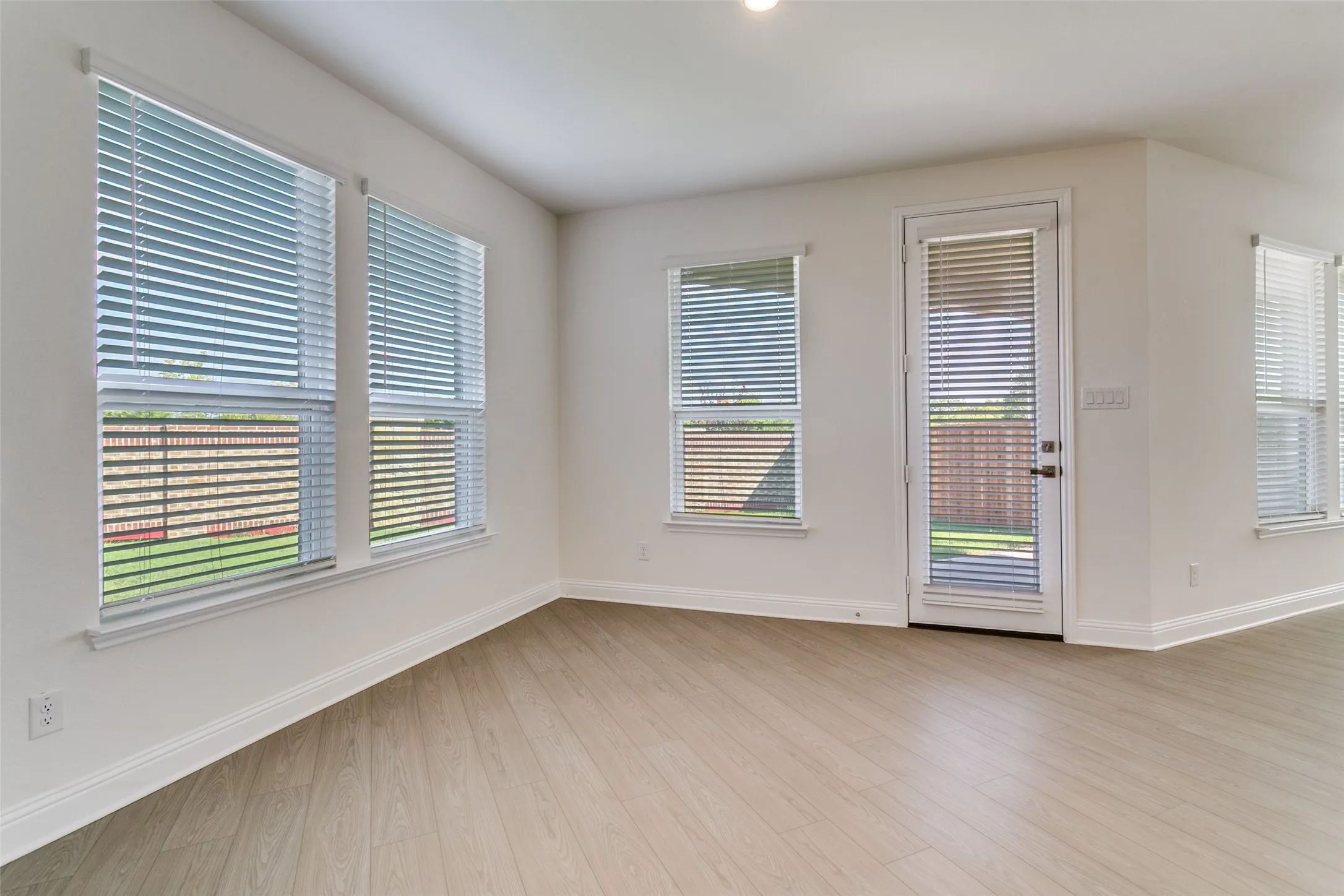 Single Family Residence For Sale in Denton County , 102 Hudson Lane, Justin, Texas 76247, 4 Bedroom, 3 Bathroom, 2 Garage spaces, 2,663 Sqft, built in 2025, New Construction - Complete, mls#20983441, Real Estate Agent in Justin, Homes For Sale in Denton county, Homes For Sale in Justin, Realtor in Justin Texas, Real Estate Brokerage Independent Realty Texas, Luminita Cordes Realtor