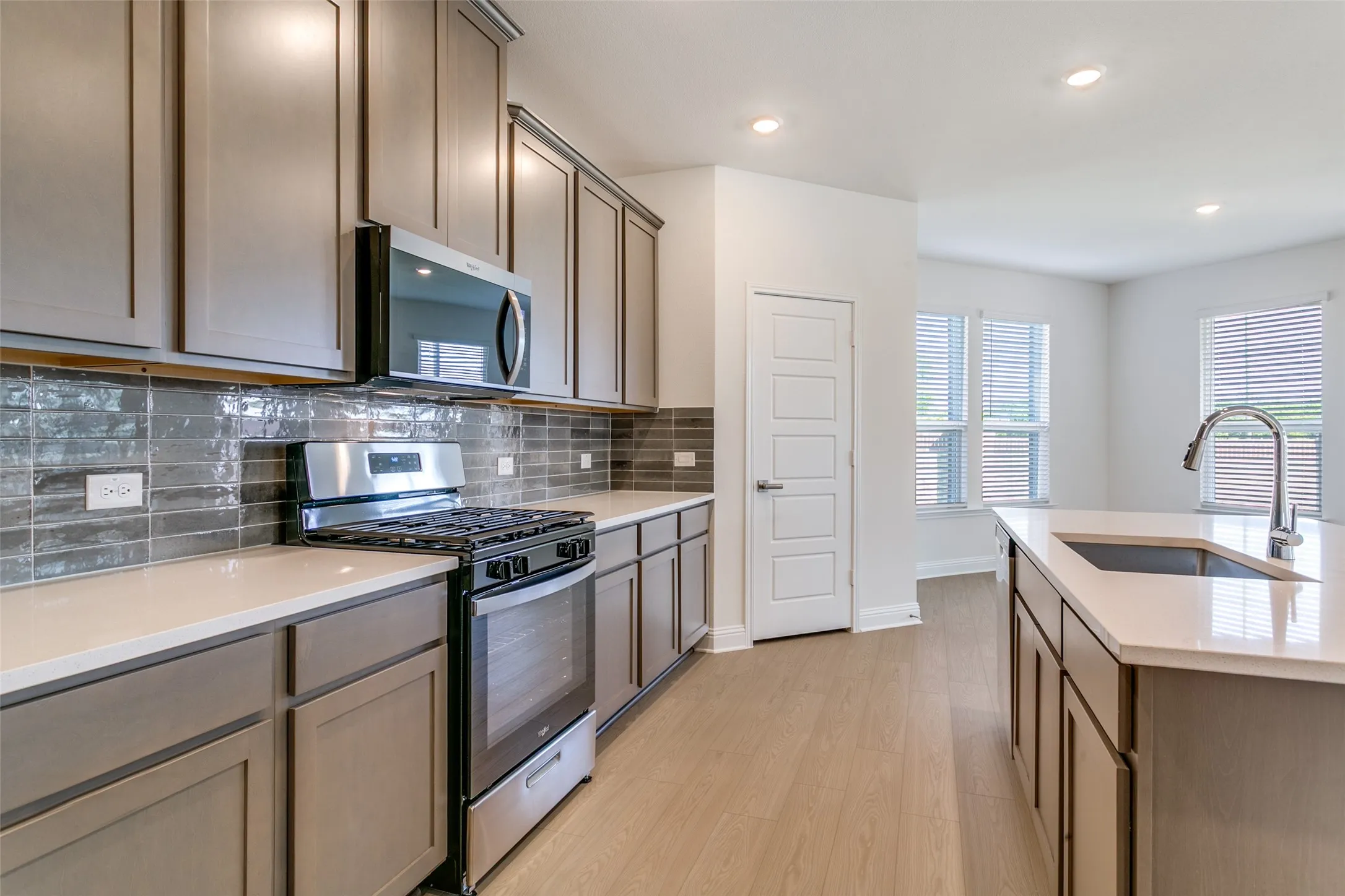 Single Family Residence For Sale in Denton County , 102 Hudson Lane, Justin, Texas 76247, 4 Bedroom, 3 Bathroom, 2 Garage spaces, 2,663 Sqft, built in 2025, New Construction - Complete, mls#20983441, Real Estate Agent in Justin, Homes For Sale in Denton county, Homes For Sale in Justin, Realtor in Justin Texas, Real Estate Brokerage Independent Realty Texas, Luminita Cordes Realtor