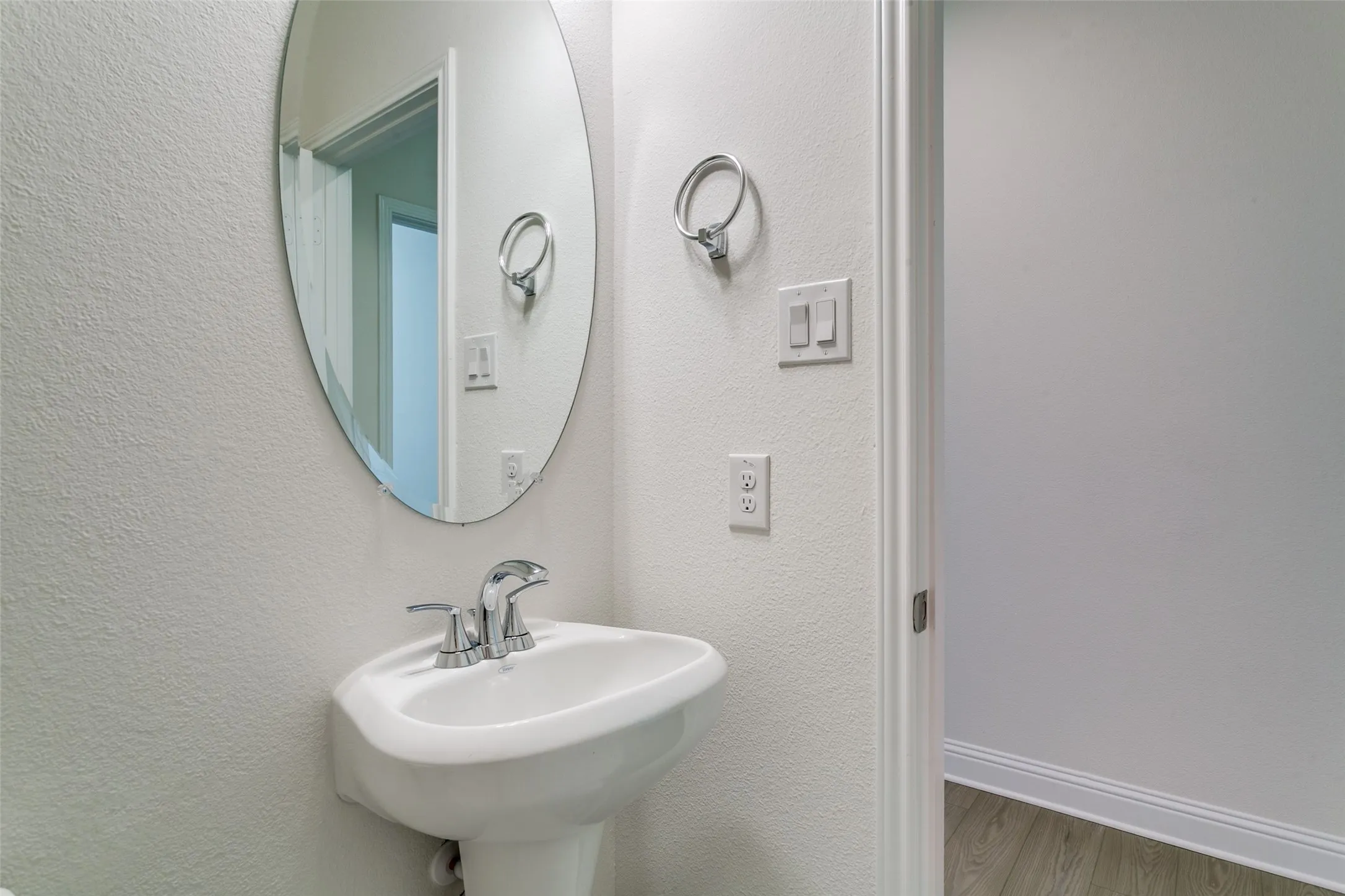 Single Family Residence For Sale in Denton County , 102 Hudson Lane, Justin, Texas 76247, 4 Bedroom, 3 Bathroom, 2 Garage spaces, 2,663 Sqft, built in 2025, New Construction - Complete, mls#20983441, Real Estate Agent in Justin, Homes For Sale in Denton county, Homes For Sale in Justin, Realtor in Justin Texas, Real Estate Brokerage Independent Realty Texas, Luminita Cordes Realtor