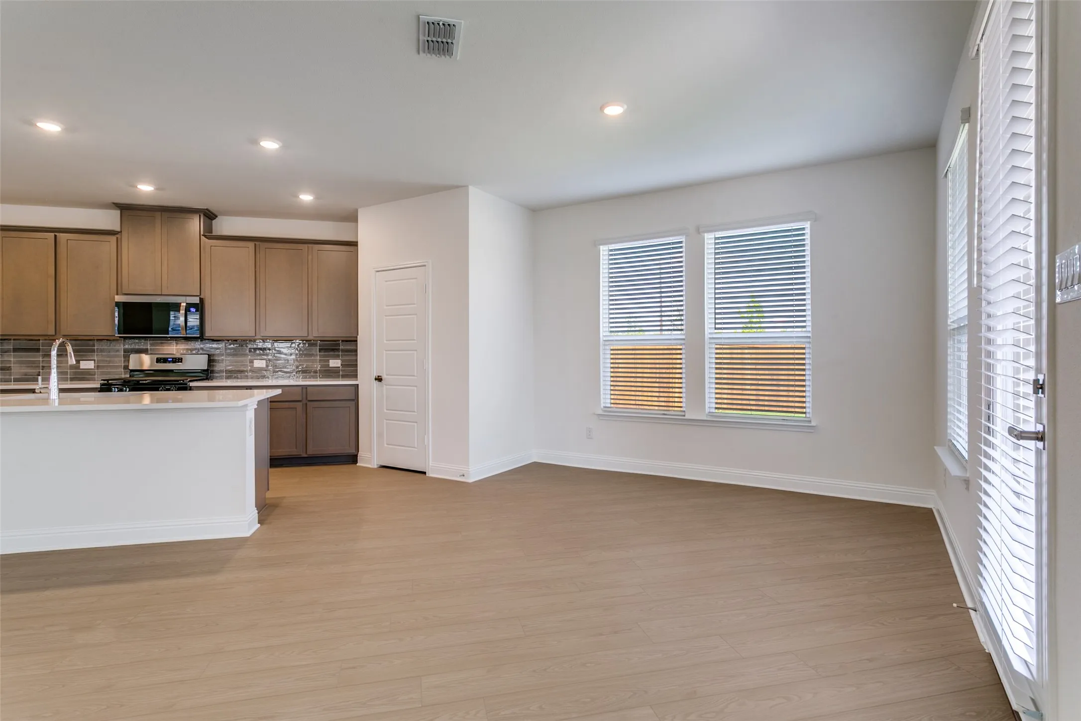 Single Family Residence For Sale in Denton County , 102 Hudson Lane, Justin, Texas 76247, 4 Bedroom, 3 Bathroom, 2 Garage spaces, 2,663 Sqft, built in 2025, New Construction - Complete, mls#20983441, Real Estate Agent in Justin, Homes For Sale in Denton county, Homes For Sale in Justin, Realtor in Justin Texas, Real Estate Brokerage Independent Realty Texas, Luminita Cordes Realtor
