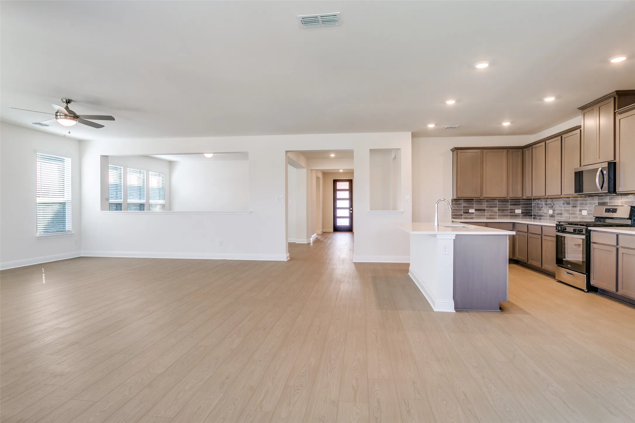 Single Family Residence For Sale in Denton County , 102 Hudson Lane, Justin, Texas 76247, 4 Bedroom, 3 Bathroom, 2 Garage spaces, 2,663 Sqft, built in 2025, New Construction - Complete, mls#20983441, Real Estate Agent in Justin, Homes For Sale in Denton county, Homes For Sale in Justin, Realtor in Justin Texas, Real Estate Brokerage Independent Realty Texas, Luminita Cordes Realtor