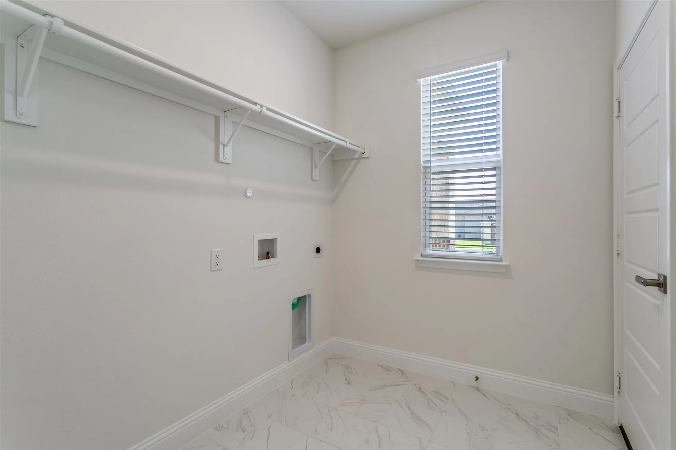 Single Family Residence For Sale in Denton County , 102 Hudson Lane, Justin, Texas 76247, 4 Bedroom, 3 Bathroom, 2 Garage spaces, 2,663 Sqft, built in 2025, New Construction - Complete, mls#20983441, Real Estate Agent in Justin, Homes For Sale in Denton county, Homes For Sale in Justin, Realtor in Justin Texas, Real Estate Brokerage Independent Realty Texas, Luminita Cordes Realtor