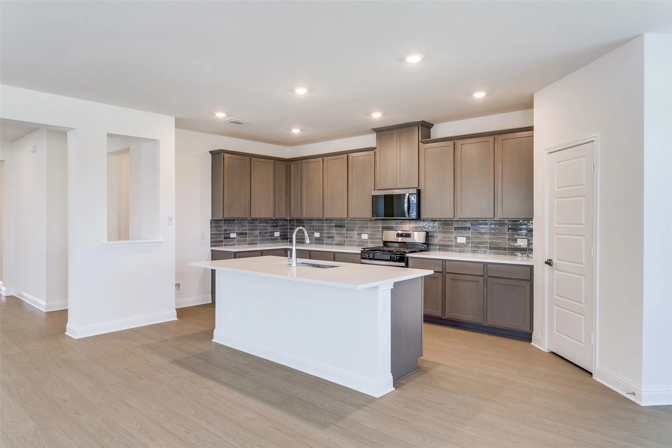 Single Family Residence For Sale in Denton County , 102 Hudson Lane, Justin, Texas 76247, 4 Bedroom, 3 Bathroom, 2 Garage spaces, 2,663 Sqft, built in 2025, New Construction - Complete, mls#20983441, Real Estate Agent in Justin, Homes For Sale in Denton county, Homes For Sale in Justin, Realtor in Justin Texas, Real Estate Brokerage Independent Realty Texas, Luminita Cordes Realtor