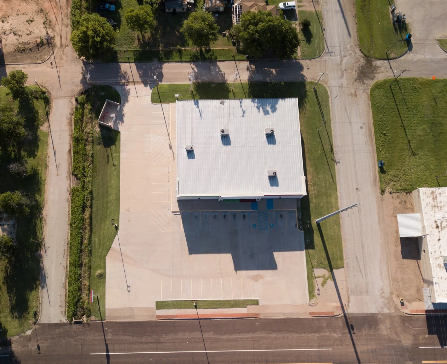 Retail For Sale in Knox County , 302 N Birch Avenue, Munday, Texas 76371, 0, 0, Garage spaces, 0 Sqft, built in 2021, Preowned, mls#20983977, Real Estate Agent in Munday, Homes For Sale in Knox county, Homes For Sale in Munday, Realtor in Munday Texas, Real Estate Brokerage Independent Realty Texas, Luminita Cordes Realtor