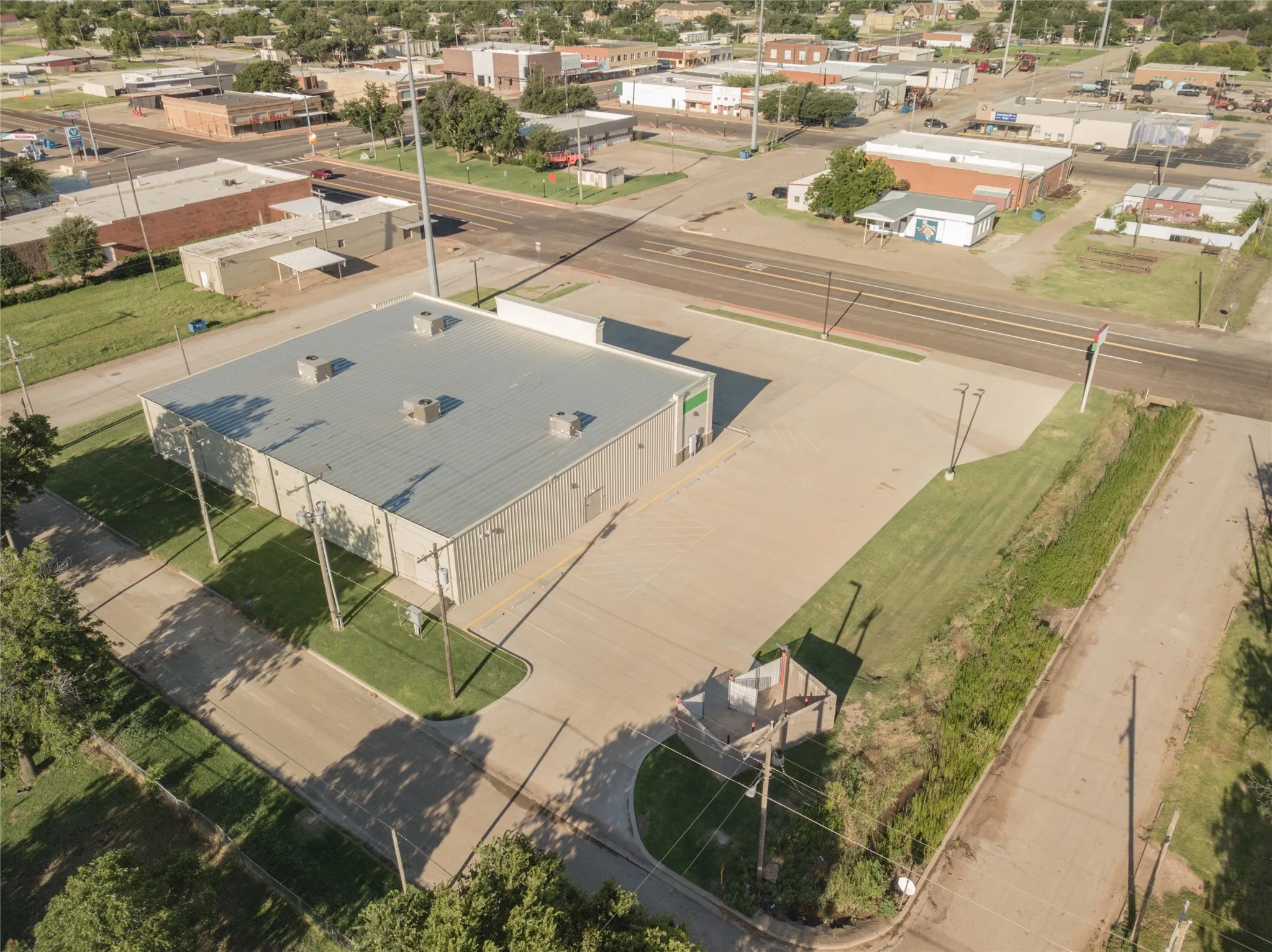 Retail For Sale in Knox County , 302 N Birch Avenue, Munday, Texas 76371, 0, 0, Garage spaces, 0 Sqft, built in 2021, Preowned, mls#20983977, Real Estate Agent in Munday, Homes For Sale in Knox county, Homes For Sale in Munday, Realtor in Munday Texas, Real Estate Brokerage Independent Realty Texas, Luminita Cordes Realtor