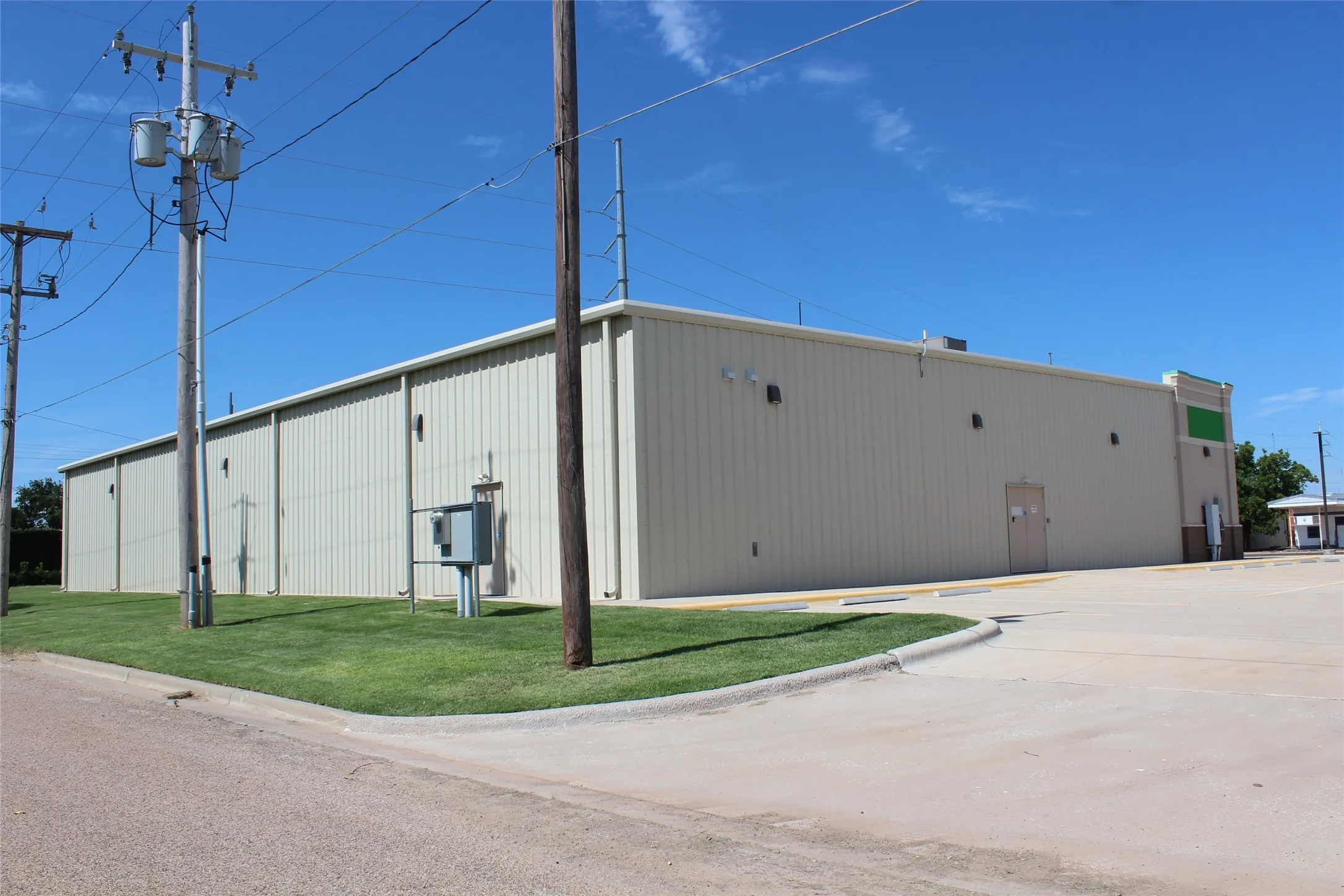 Retail For Sale in Knox County , 302 N Birch Avenue, Munday, Texas 76371, 0, 0, Garage spaces, 0 Sqft, built in 2021, Preowned, mls#20983977, Real Estate Agent in Munday, Homes For Sale in Knox county, Homes For Sale in Munday, Realtor in Munday Texas, Real Estate Brokerage Independent Realty Texas, Luminita Cordes Realtor