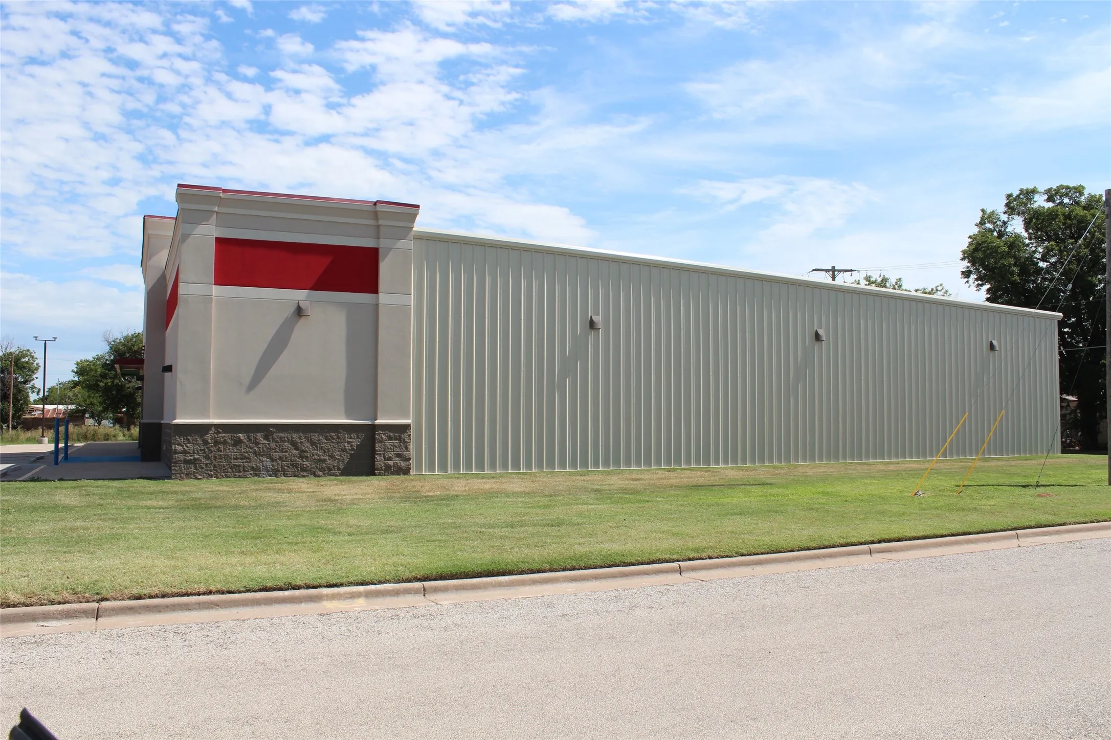 Retail For Sale in Knox County , 302 N Birch Avenue, Munday, Texas 76371, 0, 0, Garage spaces, 0 Sqft, built in 2021, Preowned, mls#20983977, Real Estate Agent in Munday, Homes For Sale in Knox county, Homes For Sale in Munday, Realtor in Munday Texas, Real Estate Brokerage Independent Realty Texas, Luminita Cordes Realtor