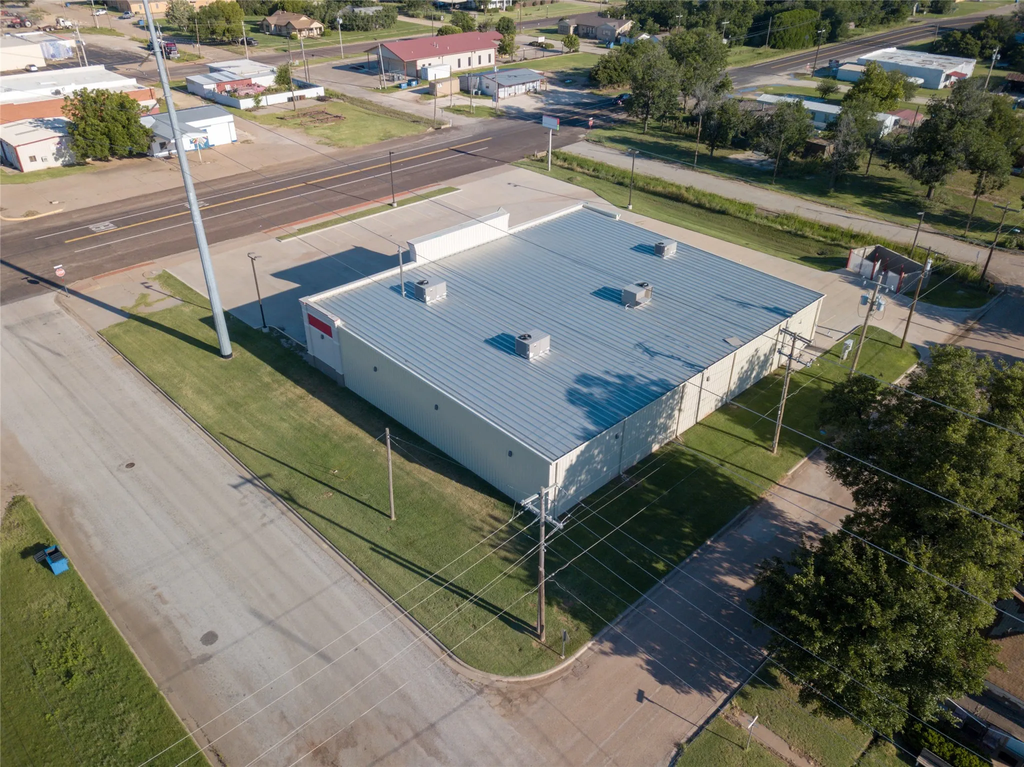 Retail For Sale in Knox County , 302 N Birch Avenue, Munday, Texas 76371, 0, 0, Garage spaces, 0 Sqft, built in 2021, Preowned, mls#20983977, Real Estate Agent in Munday, Homes For Sale in Knox county, Homes For Sale in Munday, Realtor in Munday Texas, Real Estate Brokerage Independent Realty Texas, Luminita Cordes Realtor