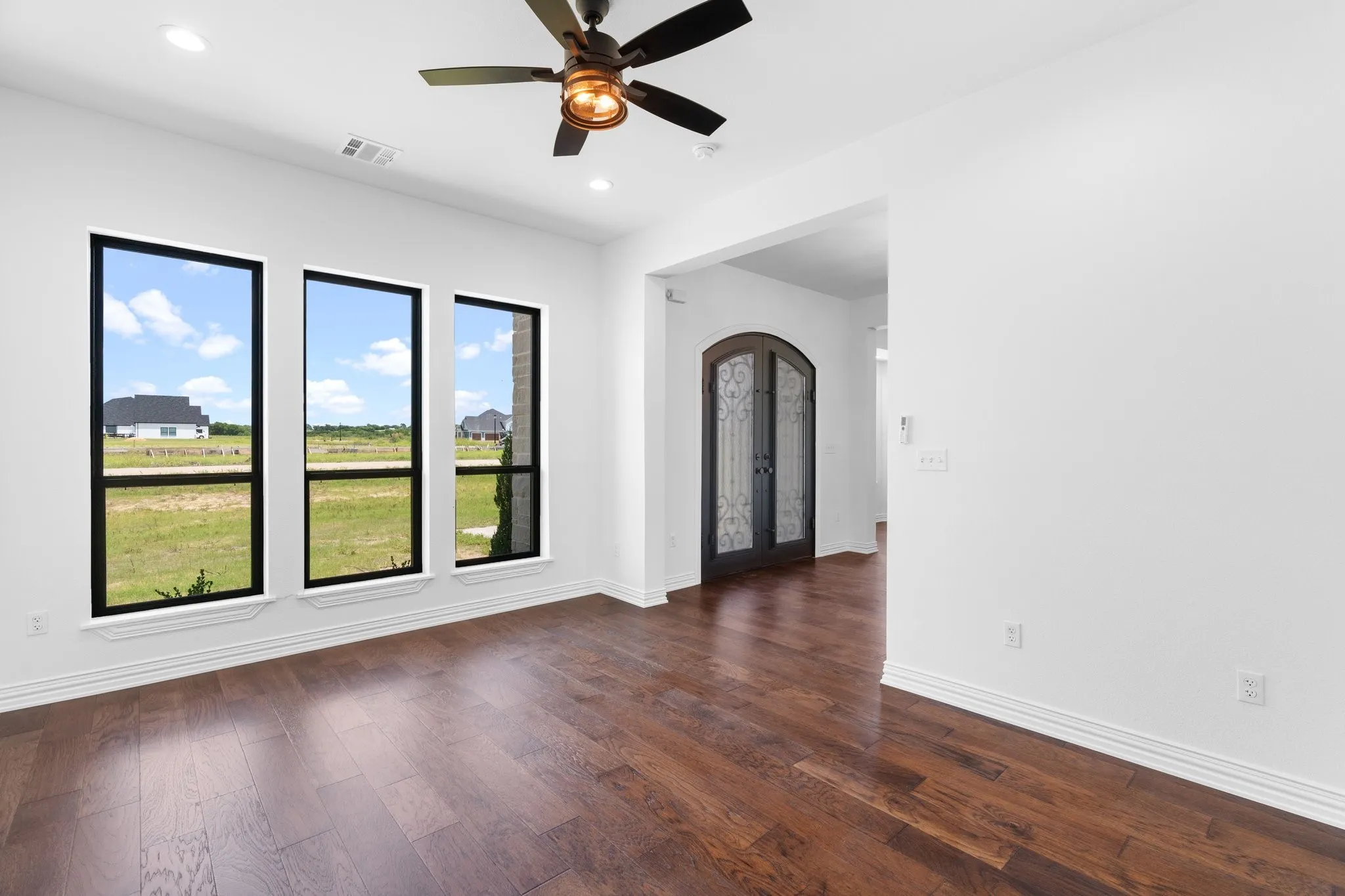 VIRTUALLY STAGED DINING ROOM