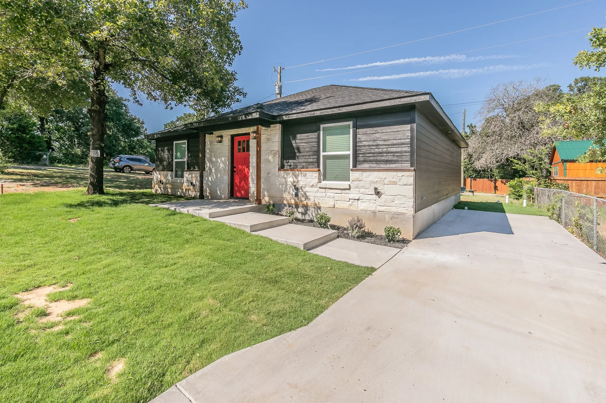 Single Family Residence For Sale in Johnson County , 105 Red Oak Street, Alvarado, Texas 76009, 3 Bedroom, 2 Bathroom, Garage spaces, 1,120 Sqft, built in 2025, mls#20984406, Real Estate Agent in Alvarado, Homes For Sale in Johnson county, Homes For Sale in Alvarado, Realtor in Alvarado Texas, Real Estate Brokerage Independent Realty Texas, Luminita Cordes Realtor