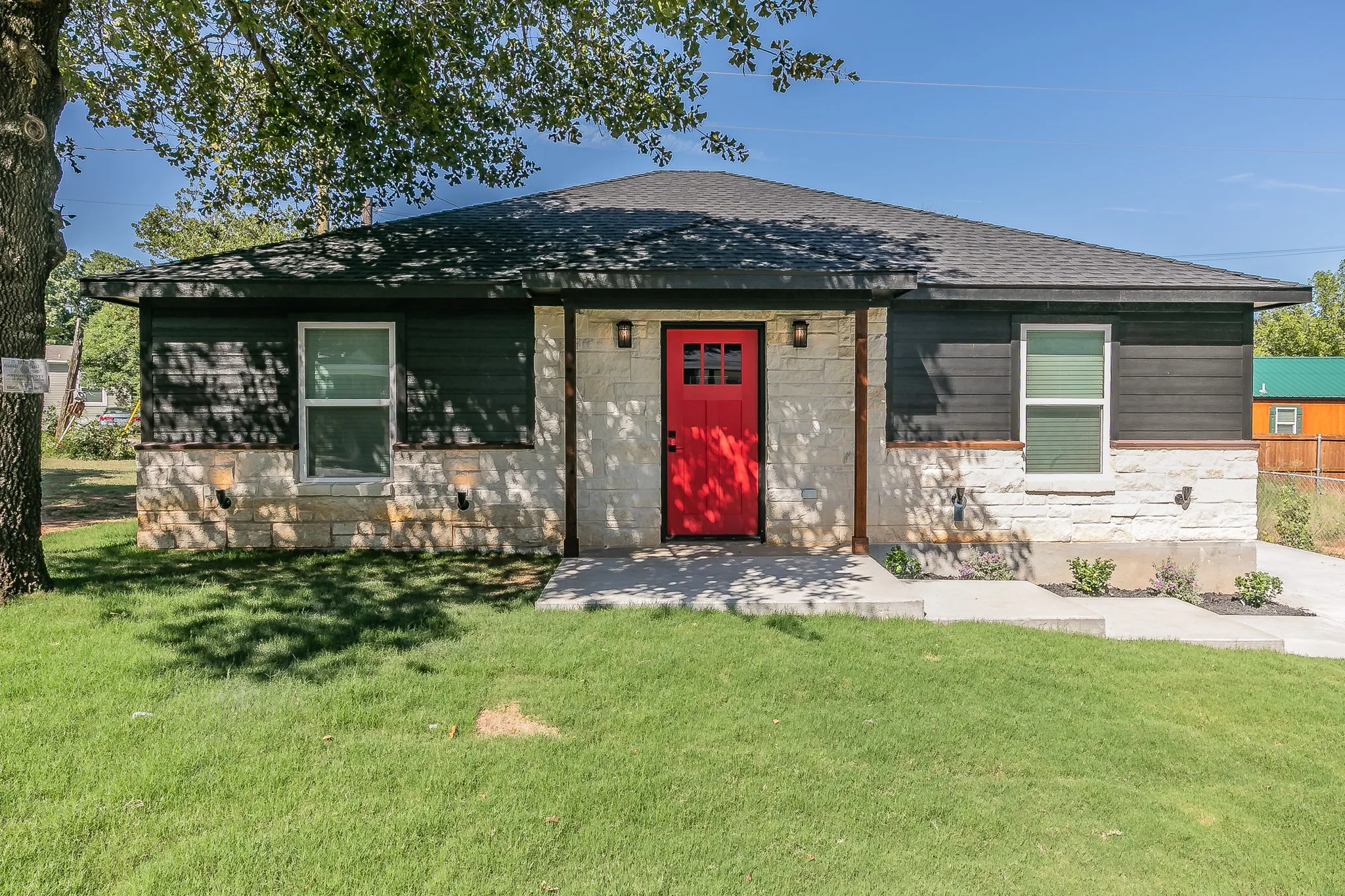 Single Family Residence For Sale in Johnson County , 105 Red Oak Street, Alvarado, Texas 76009, 3 Bedroom, 2 Bathroom, Garage spaces, 1,120 Sqft, built in 2025, mls#20984406, Real Estate Agent in Alvarado, Homes For Sale in Johnson county, Homes For Sale in Alvarado, Realtor in Alvarado Texas, Real Estate Brokerage Independent Realty Texas, Luminita Cordes Realtor
