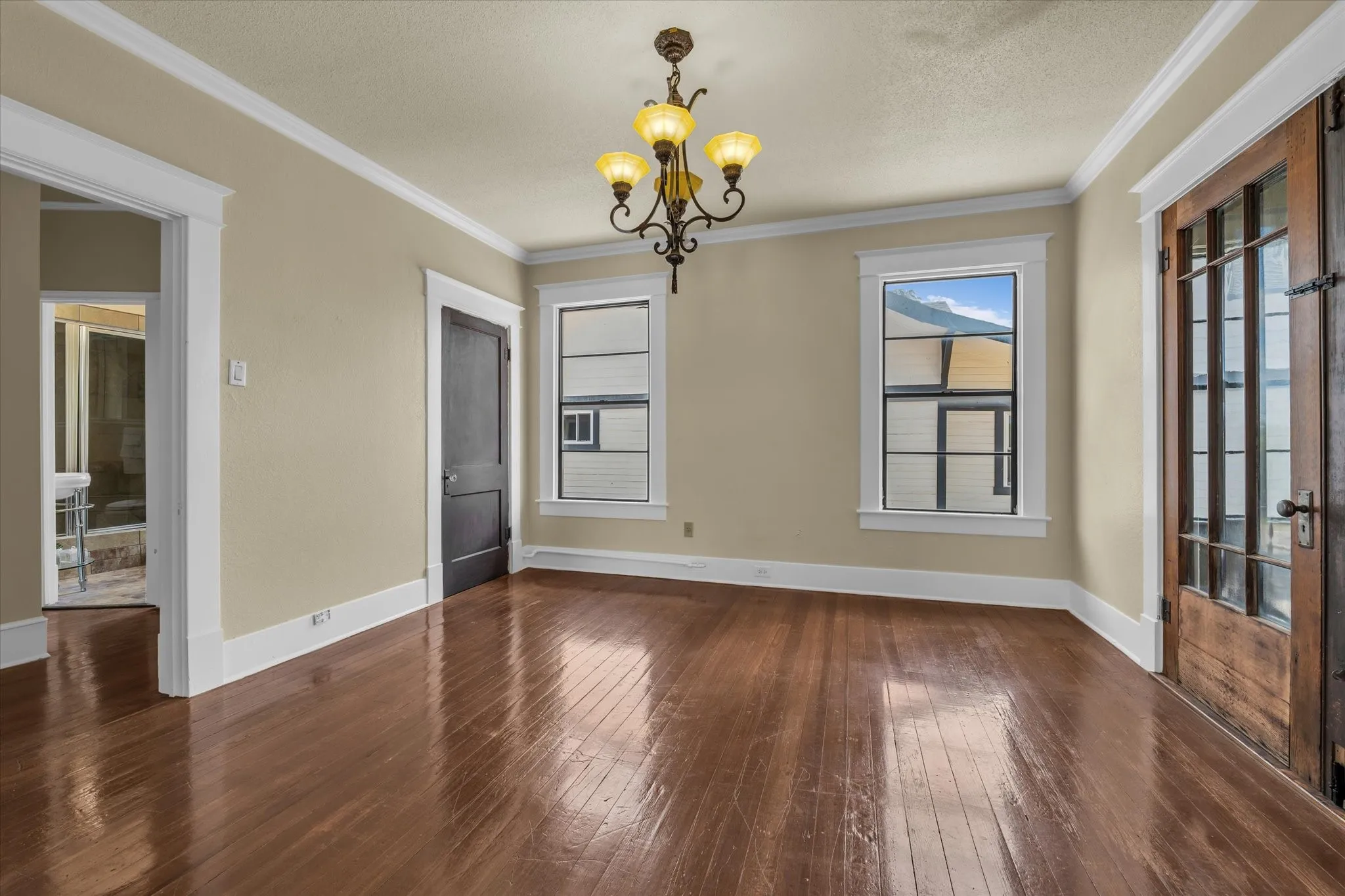 Single Family Residence For Sale in Mc Lennan County , 2215 Morrow Avenue, Waco, Texas 76707, 5 Bedroom, 3 Bathroom, Garage spaces, 2,840 Sqft, built in 1912, mls#20980538, Real Estate Agent in Waco, Homes For Sale in Mc Lennan county, Homes For Sale in Waco, Realtor in Waco Texas, Real Estate Brokerage Independent Realty Texas, Luminita Cordes Realtor