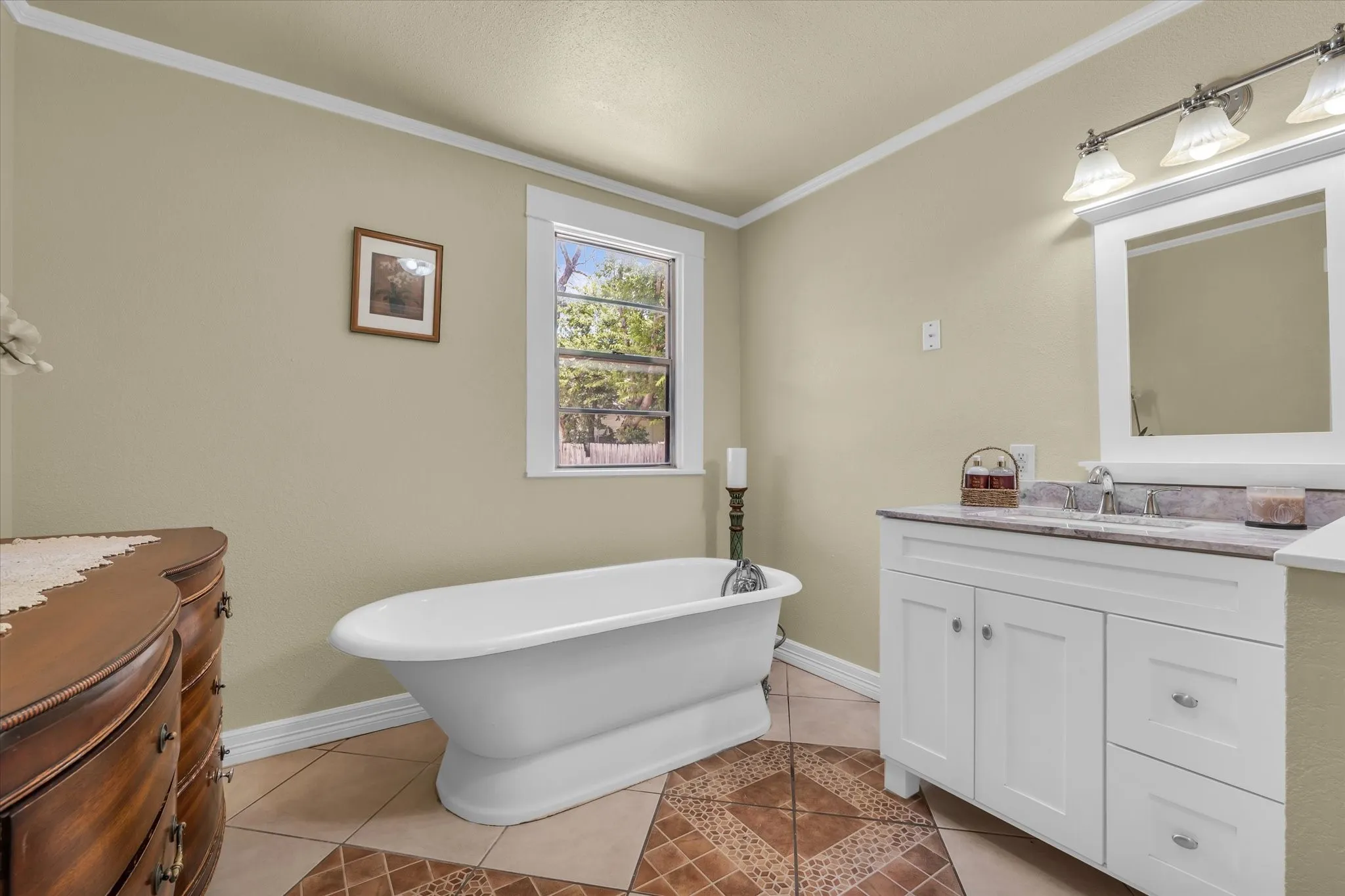 Single Family Residence For Sale in Mc Lennan County , 2215 Morrow Avenue, Waco, Texas 76707, 5 Bedroom, 3 Bathroom, Garage spaces, 2,840 Sqft, built in 1912, mls#20980538, Real Estate Agent in Waco, Homes For Sale in Mc Lennan county, Homes For Sale in Waco, Realtor in Waco Texas, Real Estate Brokerage Independent Realty Texas, Luminita Cordes Realtor