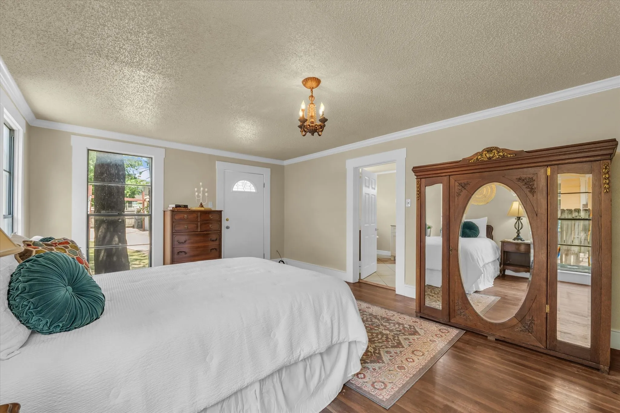 Single Family Residence For Sale in Mc Lennan County , 2215 Morrow Avenue, Waco, Texas 76707, 5 Bedroom, 3 Bathroom, Garage spaces, 2,840 Sqft, built in 1912, mls#20980538, Real Estate Agent in Waco, Homes For Sale in Mc Lennan county, Homes For Sale in Waco, Realtor in Waco Texas, Real Estate Brokerage Independent Realty Texas, Luminita Cordes Realtor