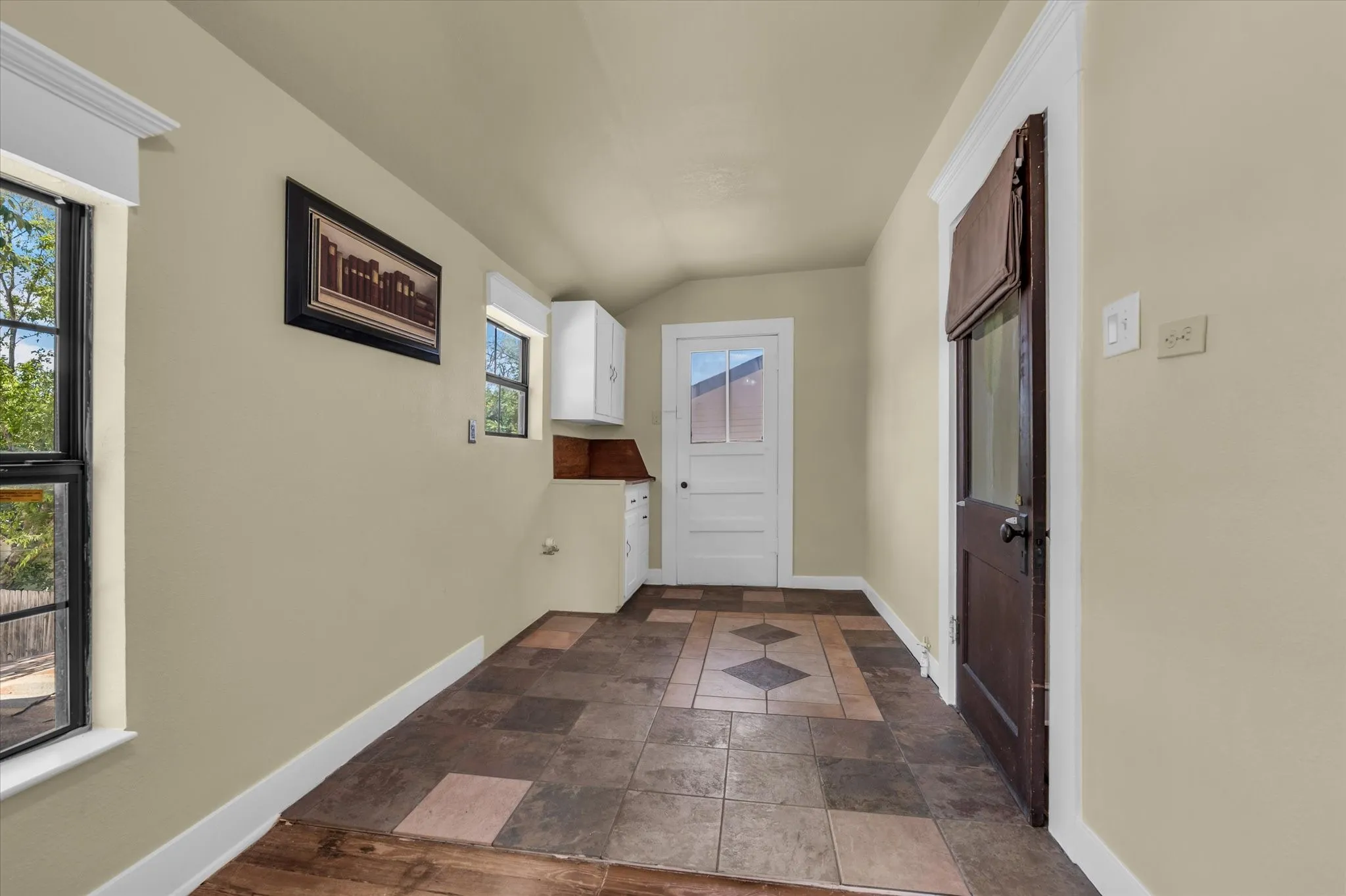 Single Family Residence For Sale in Mc Lennan County , 2215 Morrow Avenue, Waco, Texas 76707, 5 Bedroom, 3 Bathroom, Garage spaces, 2,840 Sqft, built in 1912, mls#20980538, Real Estate Agent in Waco, Homes For Sale in Mc Lennan county, Homes For Sale in Waco, Realtor in Waco Texas, Real Estate Brokerage Independent Realty Texas, Luminita Cordes Realtor
