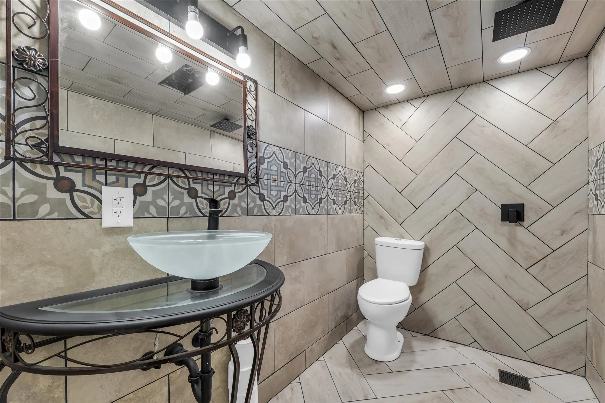 Single Family Residence For Sale in Mc Lennan County , 2215 Morrow Avenue, Waco, Texas 76707, 5 Bedroom, 3 Bathroom, Garage spaces, 2,840 Sqft, built in 1912, mls#20980538, Real Estate Agent in Waco, Homes For Sale in Mc Lennan county, Homes For Sale in Waco, Realtor in Waco Texas, Real Estate Brokerage Independent Realty Texas, Luminita Cordes Realtor