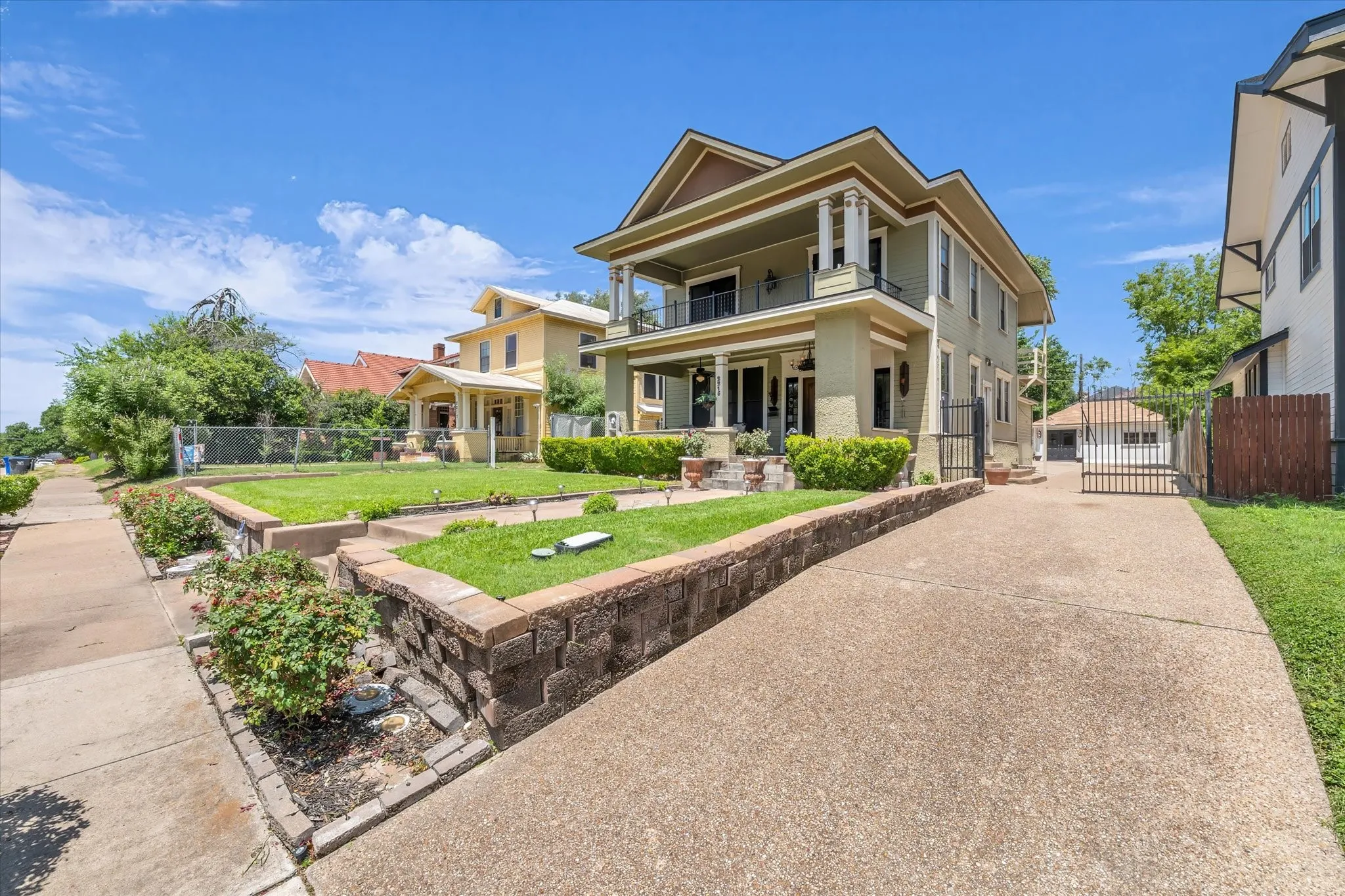 Single Family Residence For Sale in Mc Lennan County , 2215 Morrow Avenue, Waco, Texas 76707, 5 Bedroom, 3 Bathroom, Garage spaces, 2,840 Sqft, built in 1912, mls#20980538, Real Estate Agent in Waco, Homes For Sale in Mc Lennan county, Homes For Sale in Waco, Realtor in Waco Texas, Real Estate Brokerage Independent Realty Texas, Luminita Cordes Realtor