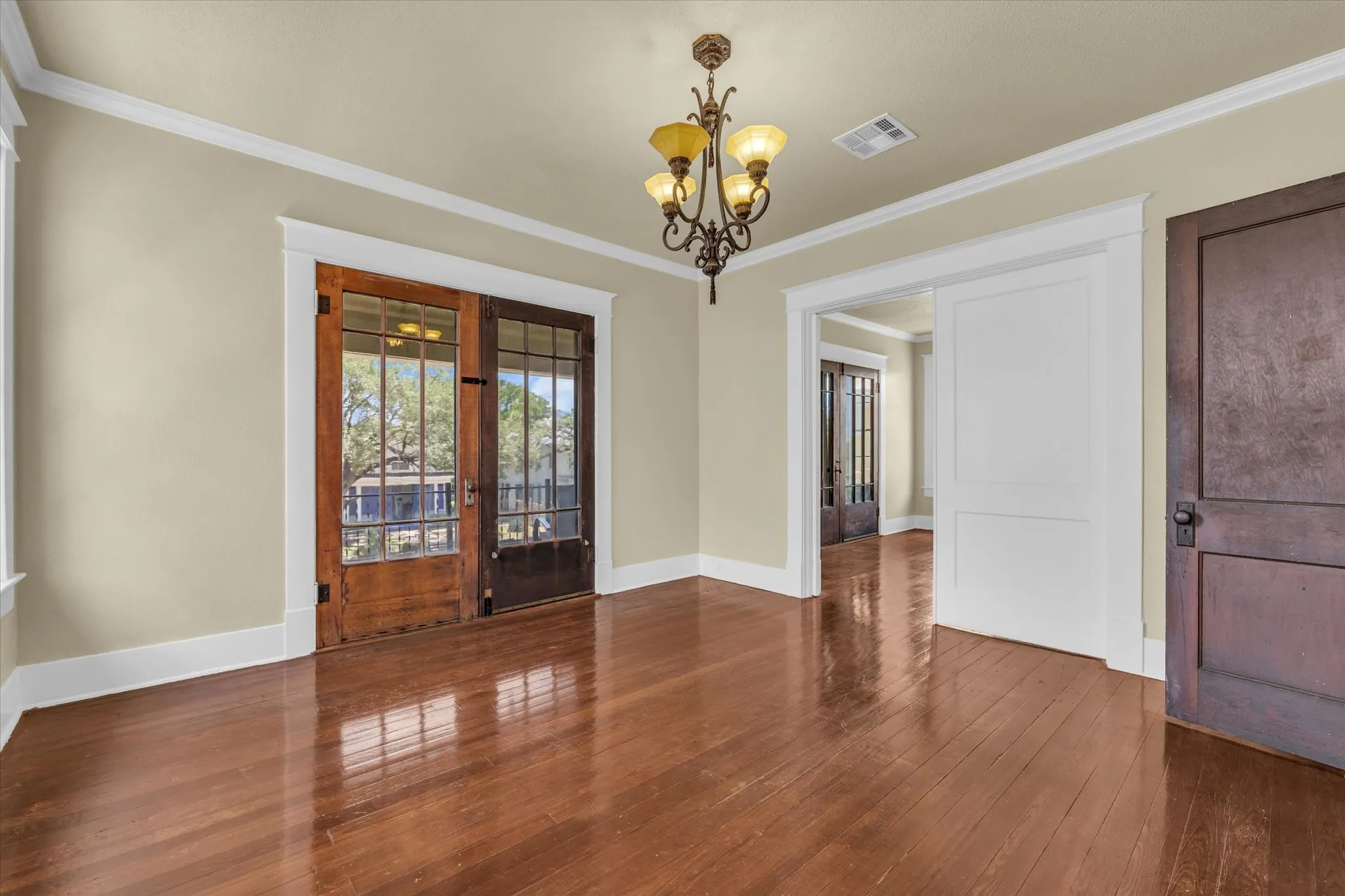 Single Family Residence For Sale in Mc Lennan County , 2215 Morrow Avenue, Waco, Texas 76707, 5 Bedroom, 3 Bathroom, Garage spaces, 2,840 Sqft, built in 1912, mls#20980538, Real Estate Agent in Waco, Homes For Sale in Mc Lennan county, Homes For Sale in Waco, Realtor in Waco Texas, Real Estate Brokerage Independent Realty Texas, Luminita Cordes Realtor
