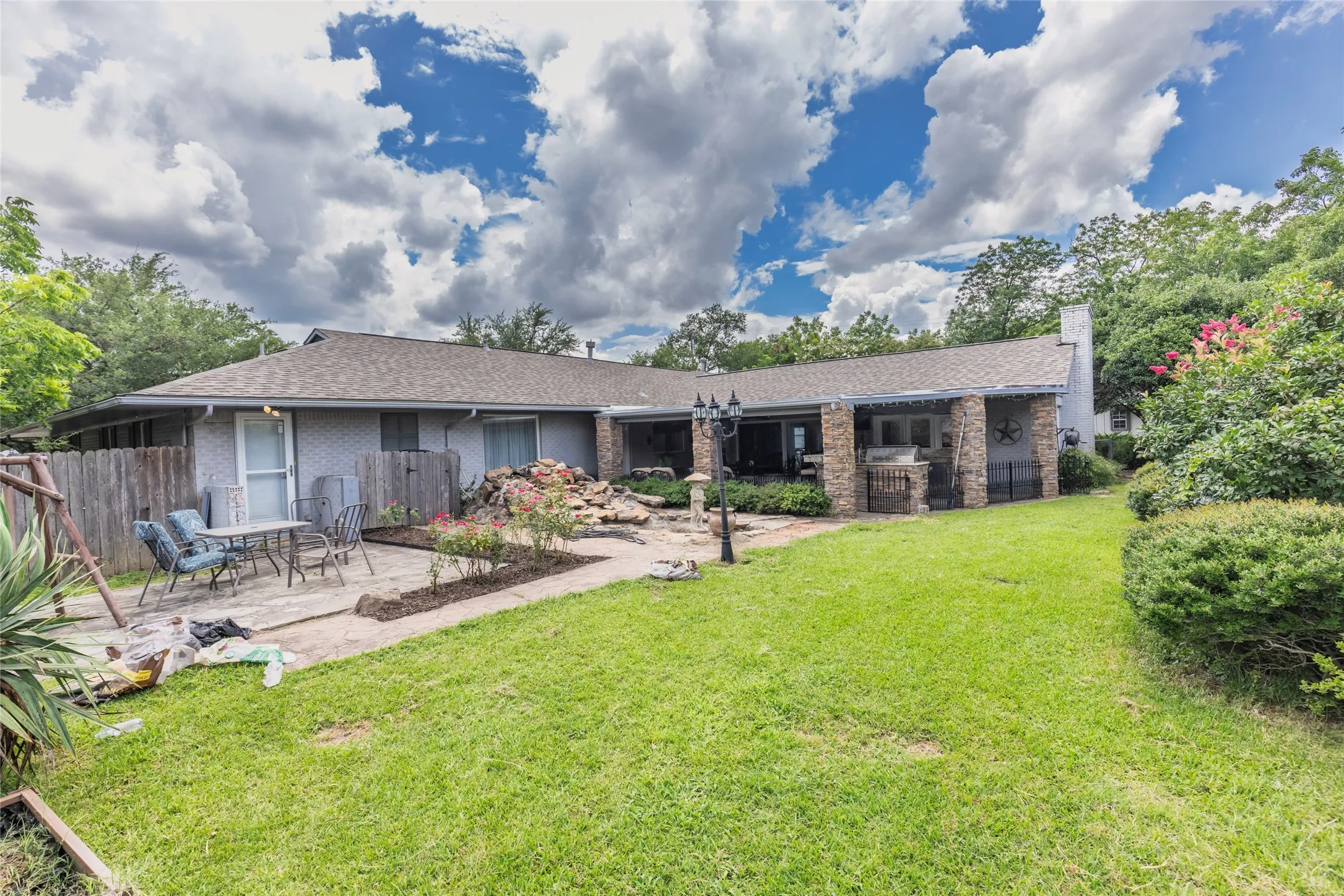 Single Family Residence For Sale in Hunt County , 1302 Culver Street, Commerce, Texas 75428, 3 Bedroom, 3 Bathroom, 2 Garage spaces, 2,950 Sqft, built in 1952, mls#20984899, Real Estate Agent in Commerce, Homes For Sale in Hunt county, Homes For Sale in Commerce, Realtor in Commerce Texas, Real Estate Brokerage Independent Realty Texas, Luminita Cordes Realtor