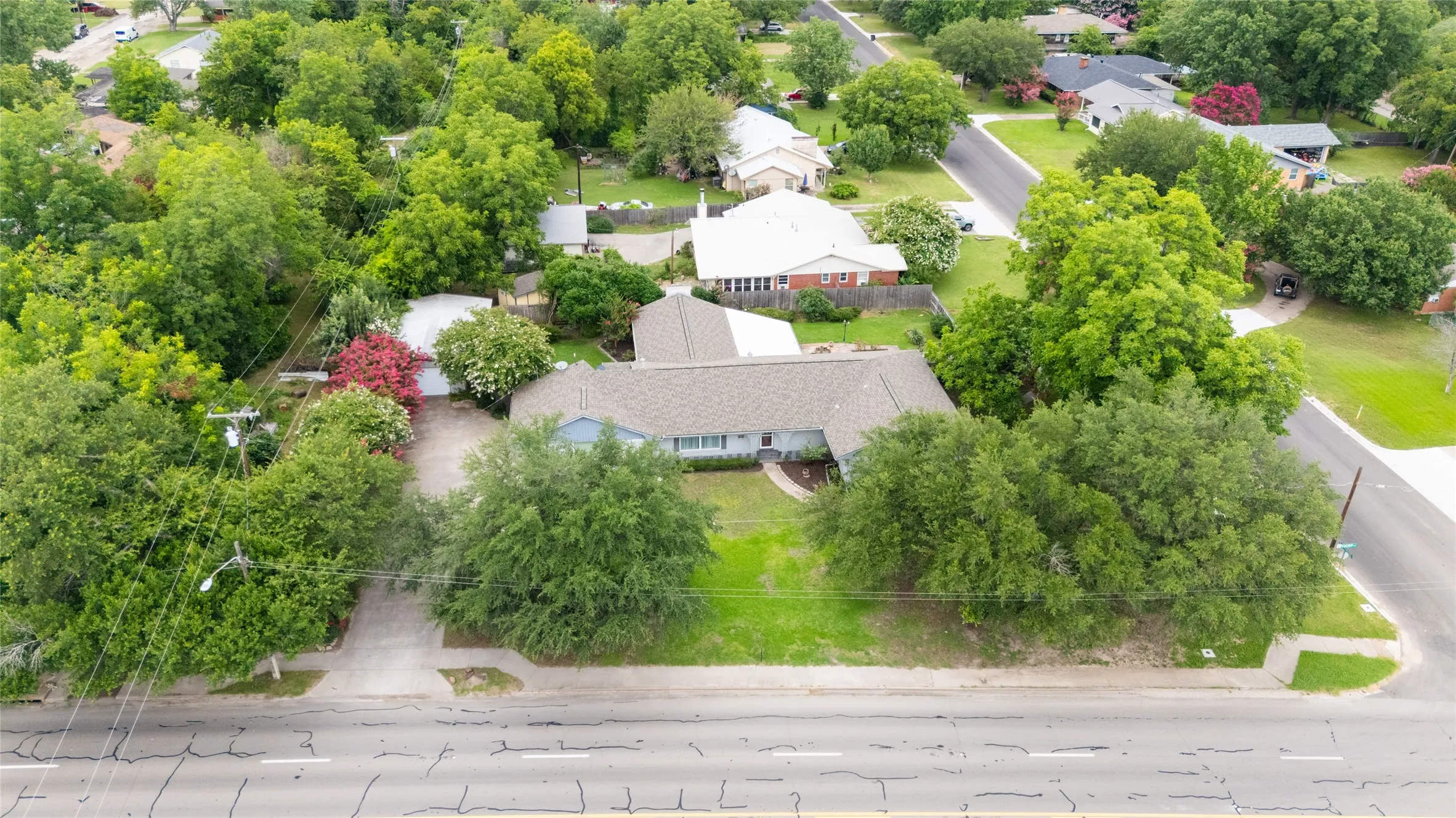 Single Family Residence For Sale in Hunt County , 1302 Culver Street, Commerce, Texas 75428, 3 Bedroom, 3 Bathroom, 2 Garage spaces, 2,950 Sqft, built in 1952, mls#20984899, Real Estate Agent in Commerce, Homes For Sale in Hunt county, Homes For Sale in Commerce, Realtor in Commerce Texas, Real Estate Brokerage Independent Realty Texas, Luminita Cordes Realtor