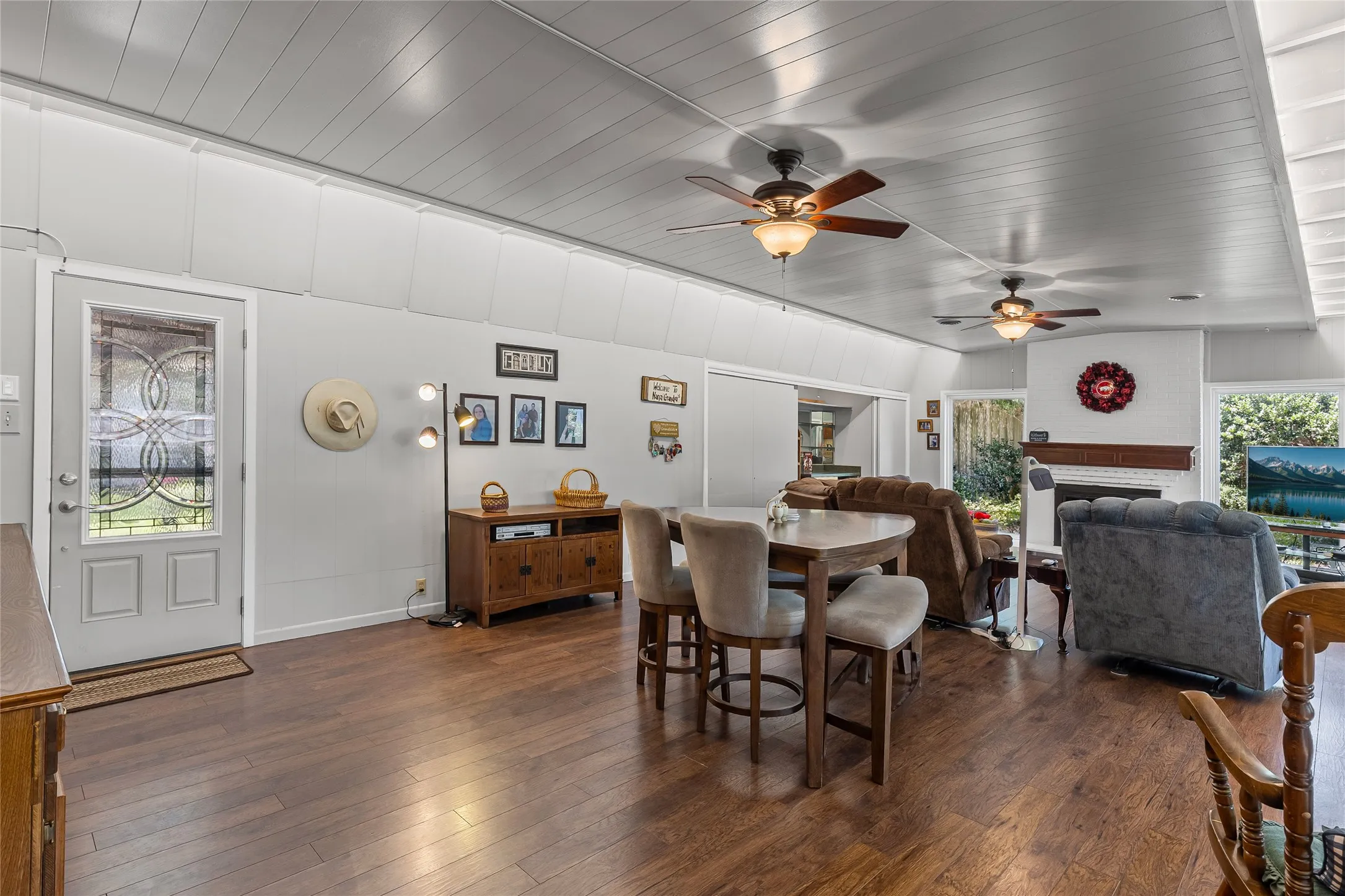 Single Family Residence For Sale in Hunt County , 1302 Culver Street, Commerce, Texas 75428, 3 Bedroom, 3 Bathroom, 2 Garage spaces, 2,950 Sqft, built in 1952, mls#20984899, Real Estate Agent in Commerce, Homes For Sale in Hunt county, Homes For Sale in Commerce, Realtor in Commerce Texas, Real Estate Brokerage Independent Realty Texas, Luminita Cordes Realtor