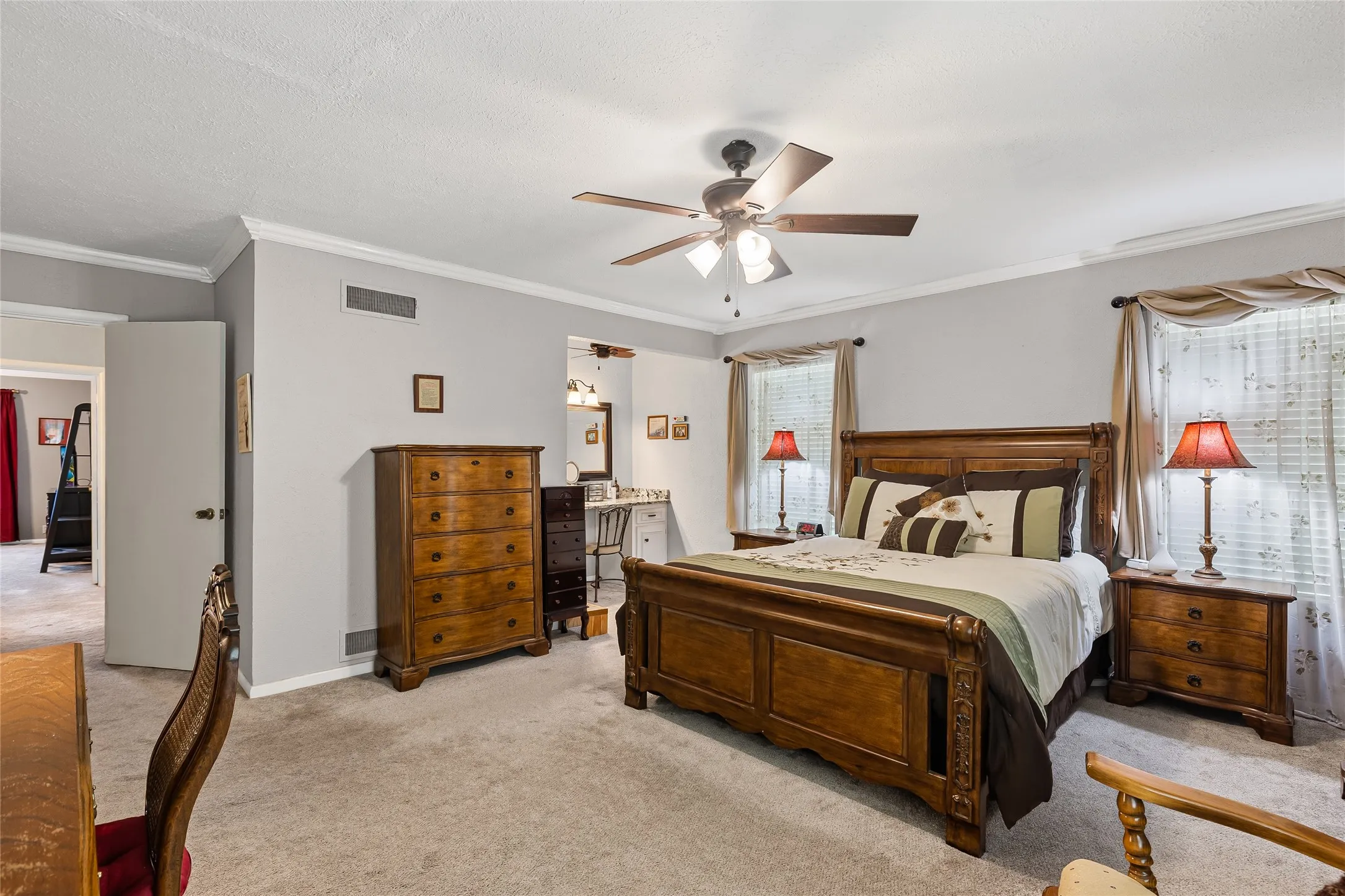 Single Family Residence For Sale in Hunt County , 1302 Culver Street, Commerce, Texas 75428, 3 Bedroom, 3 Bathroom, 2 Garage spaces, 2,950 Sqft, built in 1952, mls#20984899, Real Estate Agent in Commerce, Homes For Sale in Hunt county, Homes For Sale in Commerce, Realtor in Commerce Texas, Real Estate Brokerage Independent Realty Texas, Luminita Cordes Realtor