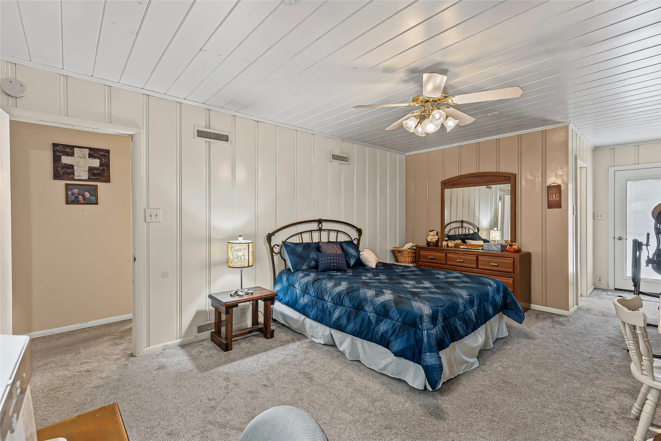 Single Family Residence For Sale in Hunt County , 1302 Culver Street, Commerce, Texas 75428, 3 Bedroom, 3 Bathroom, 2 Garage spaces, 2,950 Sqft, built in 1952, mls#20984899, Real Estate Agent in Commerce, Homes For Sale in Hunt county, Homes For Sale in Commerce, Realtor in Commerce Texas, Real Estate Brokerage Independent Realty Texas, Luminita Cordes Realtor