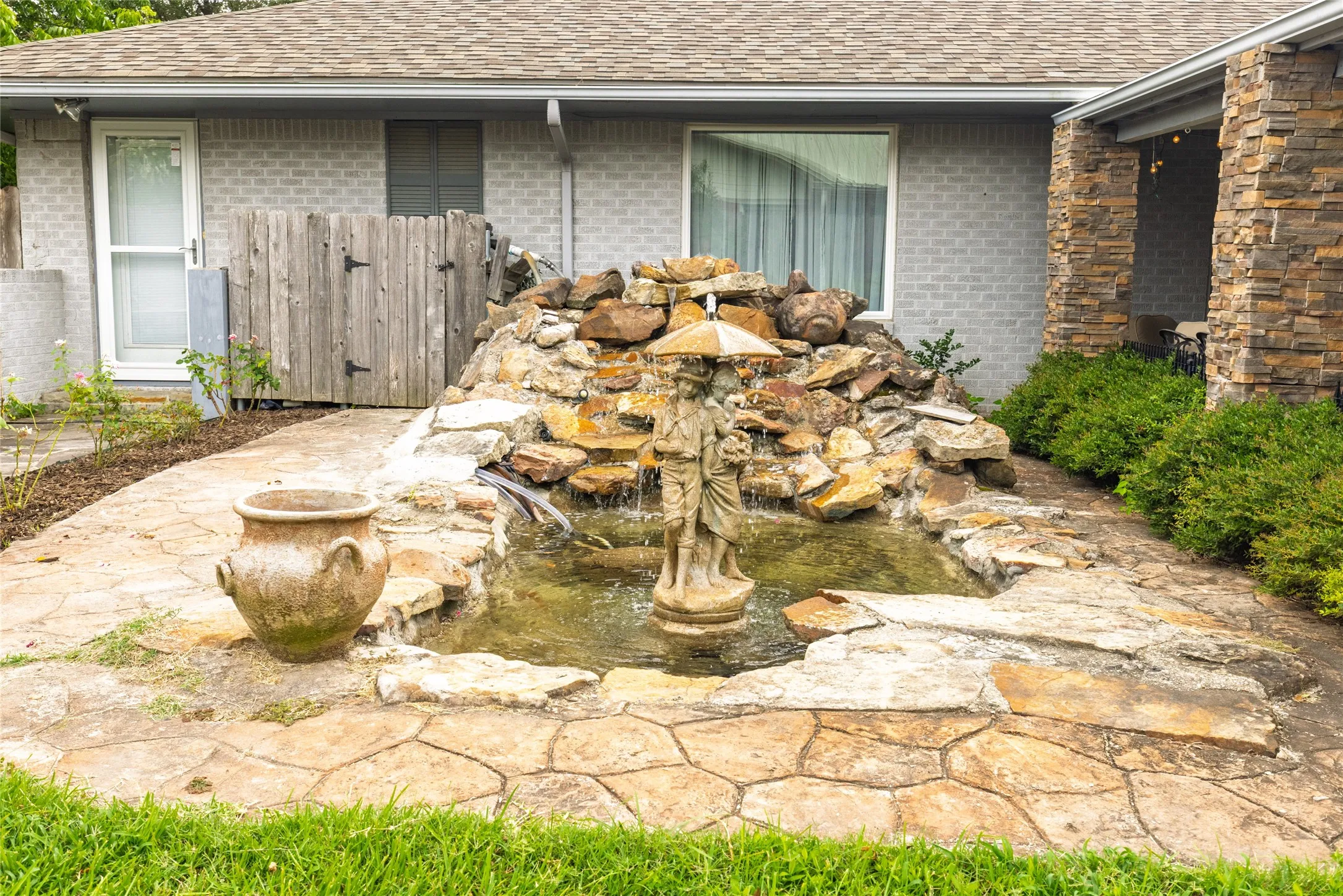 Single Family Residence For Sale in Hunt County , 1302 Culver Street, Commerce, Texas 75428, 3 Bedroom, 3 Bathroom, 2 Garage spaces, 2,950 Sqft, built in 1952, mls#20984899, Real Estate Agent in Commerce, Homes For Sale in Hunt county, Homes For Sale in Commerce, Realtor in Commerce Texas, Real Estate Brokerage Independent Realty Texas, Luminita Cordes Realtor