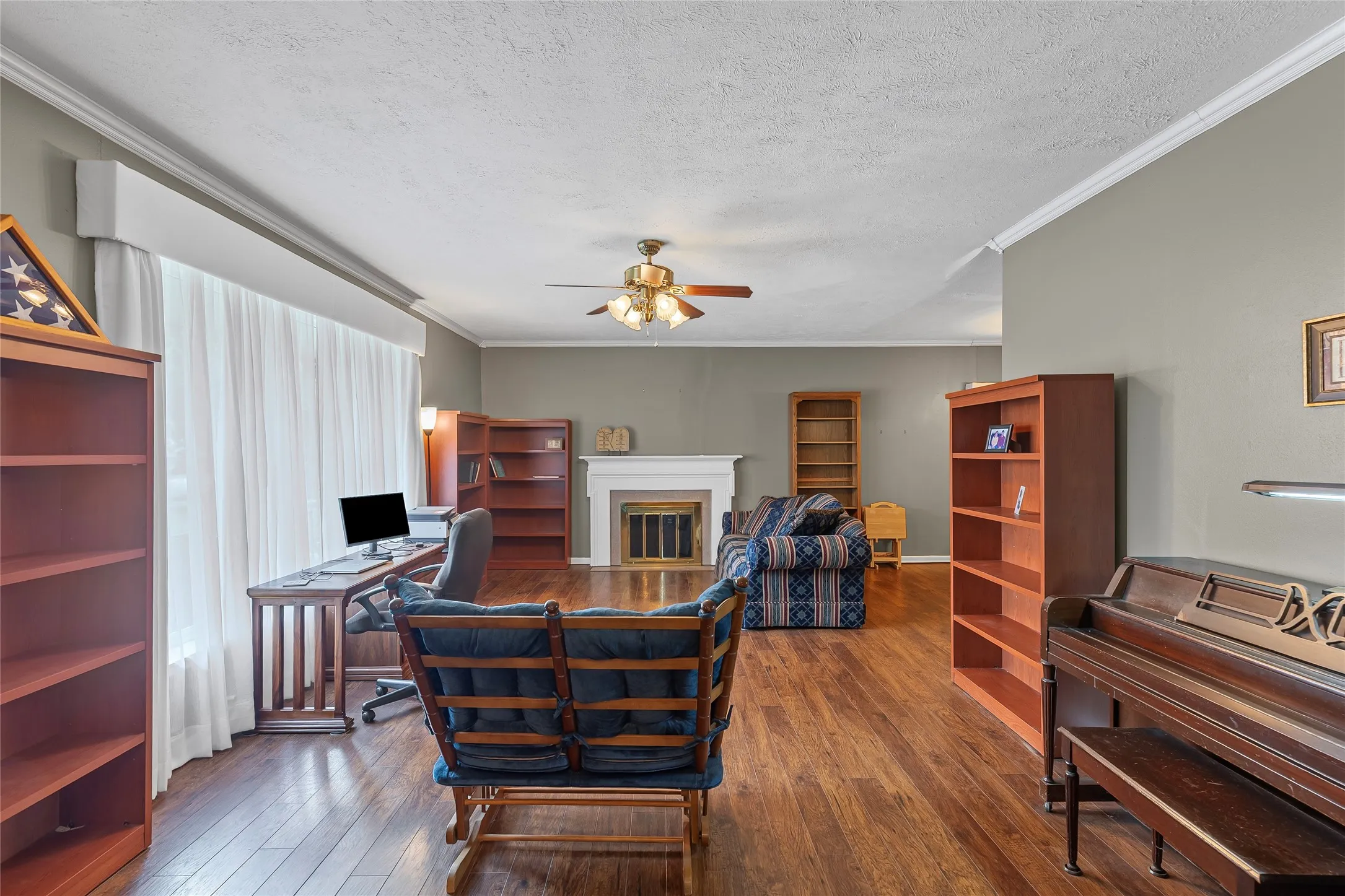 Single Family Residence For Sale in Hunt County , 1302 Culver Street, Commerce, Texas 75428, 3 Bedroom, 3 Bathroom, 2 Garage spaces, 2,950 Sqft, built in 1952, mls#20984899, Real Estate Agent in Commerce, Homes For Sale in Hunt county, Homes For Sale in Commerce, Realtor in Commerce Texas, Real Estate Brokerage Independent Realty Texas, Luminita Cordes Realtor