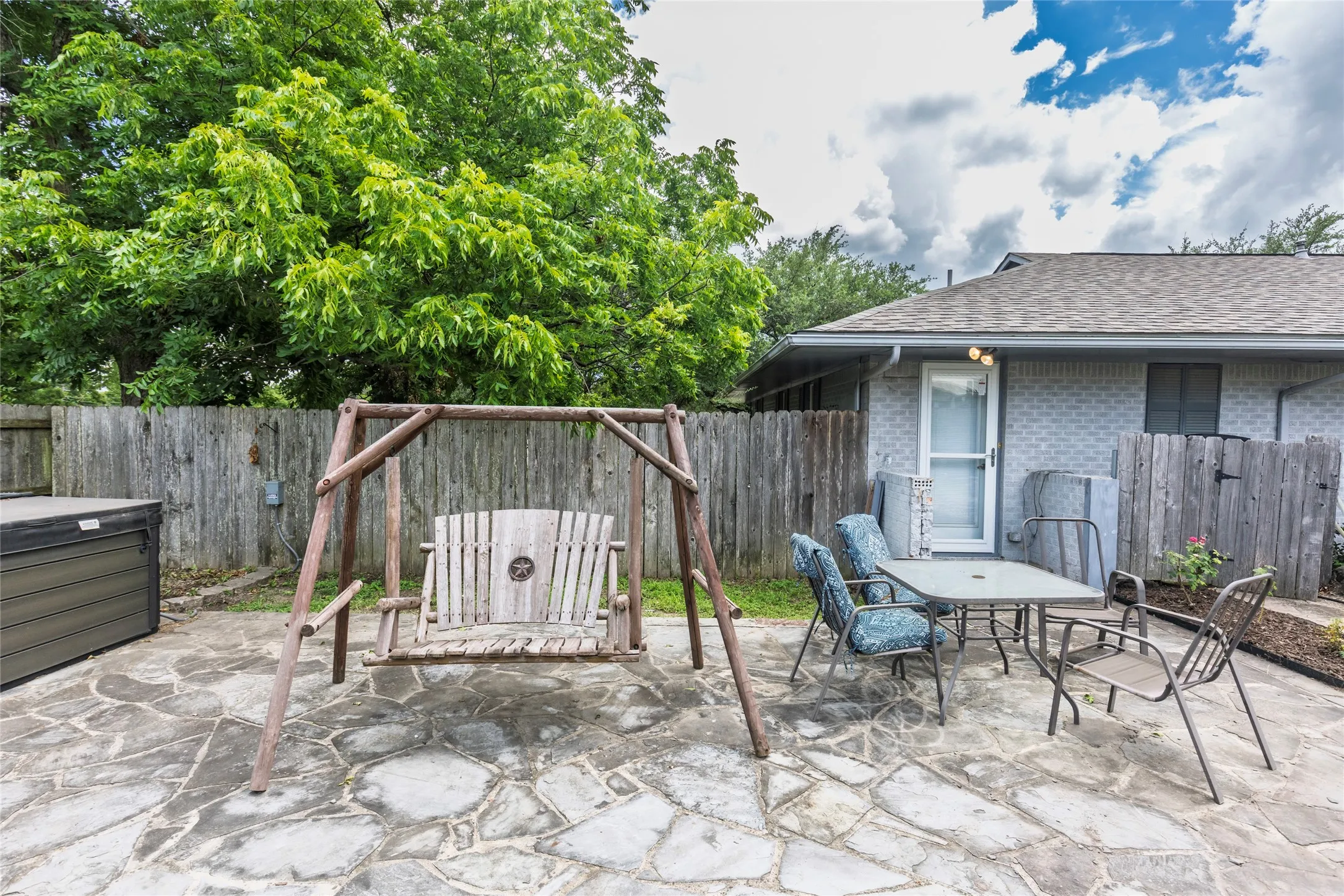 Single Family Residence For Sale in Hunt County , 1302 Culver Street, Commerce, Texas 75428, 3 Bedroom, 3 Bathroom, 2 Garage spaces, 2,950 Sqft, built in 1952, mls#20984899, Real Estate Agent in Commerce, Homes For Sale in Hunt county, Homes For Sale in Commerce, Realtor in Commerce Texas, Real Estate Brokerage Independent Realty Texas, Luminita Cordes Realtor