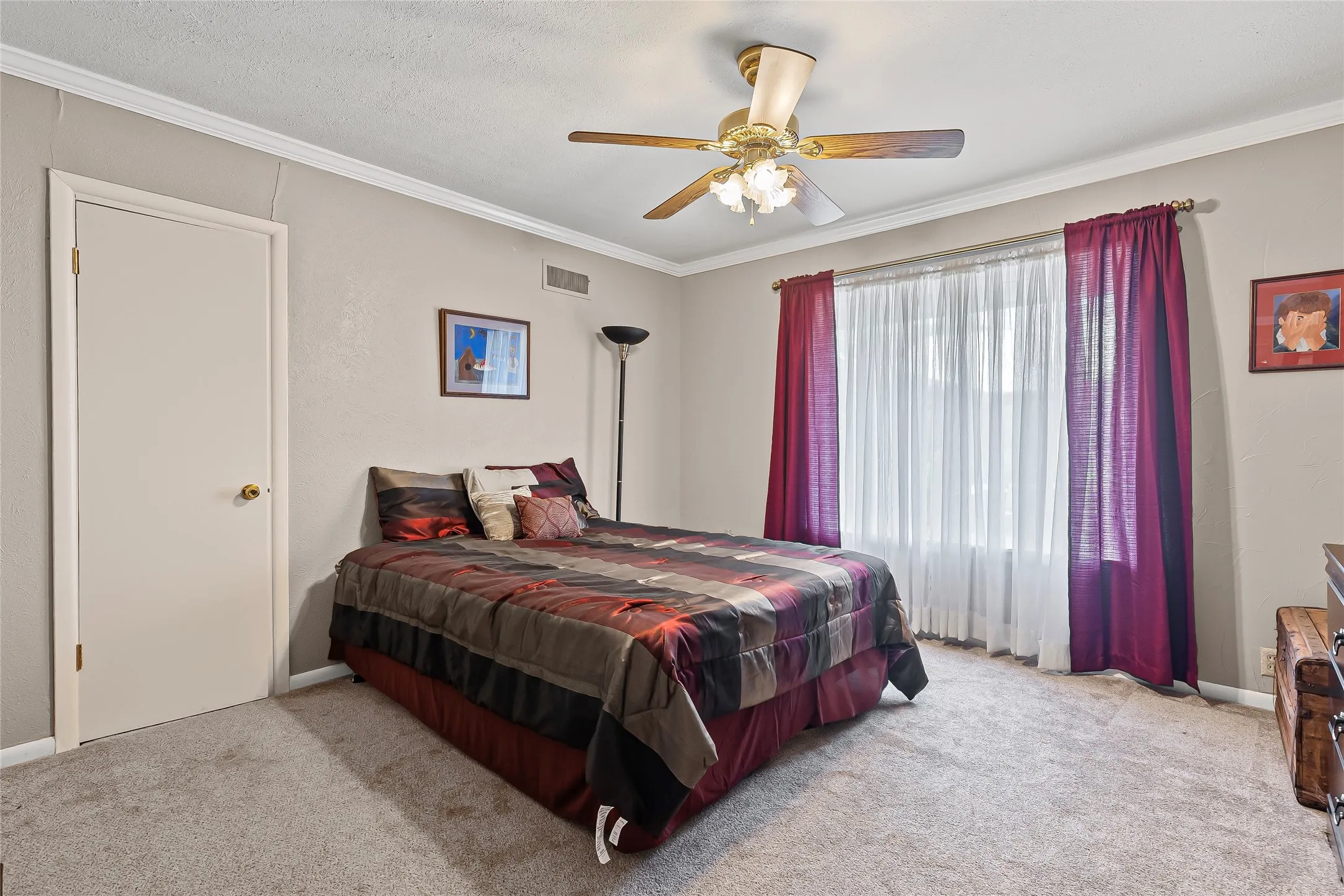 Single Family Residence For Sale in Hunt County , 1302 Culver Street, Commerce, Texas 75428, 3 Bedroom, 3 Bathroom, 2 Garage spaces, 2,950 Sqft, built in 1952, mls#20984899, Real Estate Agent in Commerce, Homes For Sale in Hunt county, Homes For Sale in Commerce, Realtor in Commerce Texas, Real Estate Brokerage Independent Realty Texas, Luminita Cordes Realtor