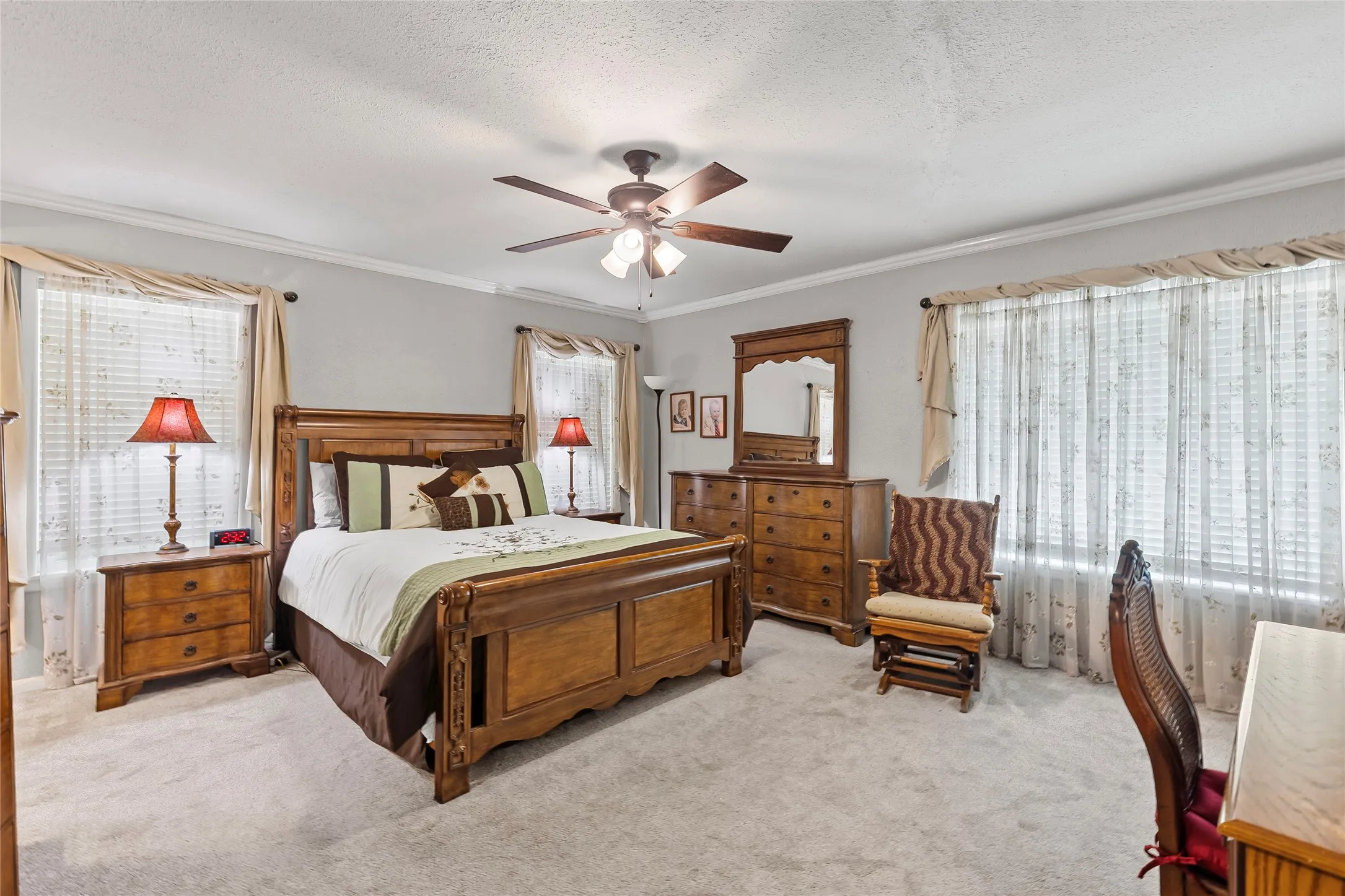 Single Family Residence For Sale in Hunt County , 1302 Culver Street, Commerce, Texas 75428, 3 Bedroom, 3 Bathroom, 2 Garage spaces, 2,950 Sqft, built in 1952, mls#20984899, Real Estate Agent in Commerce, Homes For Sale in Hunt county, Homes For Sale in Commerce, Realtor in Commerce Texas, Real Estate Brokerage Independent Realty Texas, Luminita Cordes Realtor
