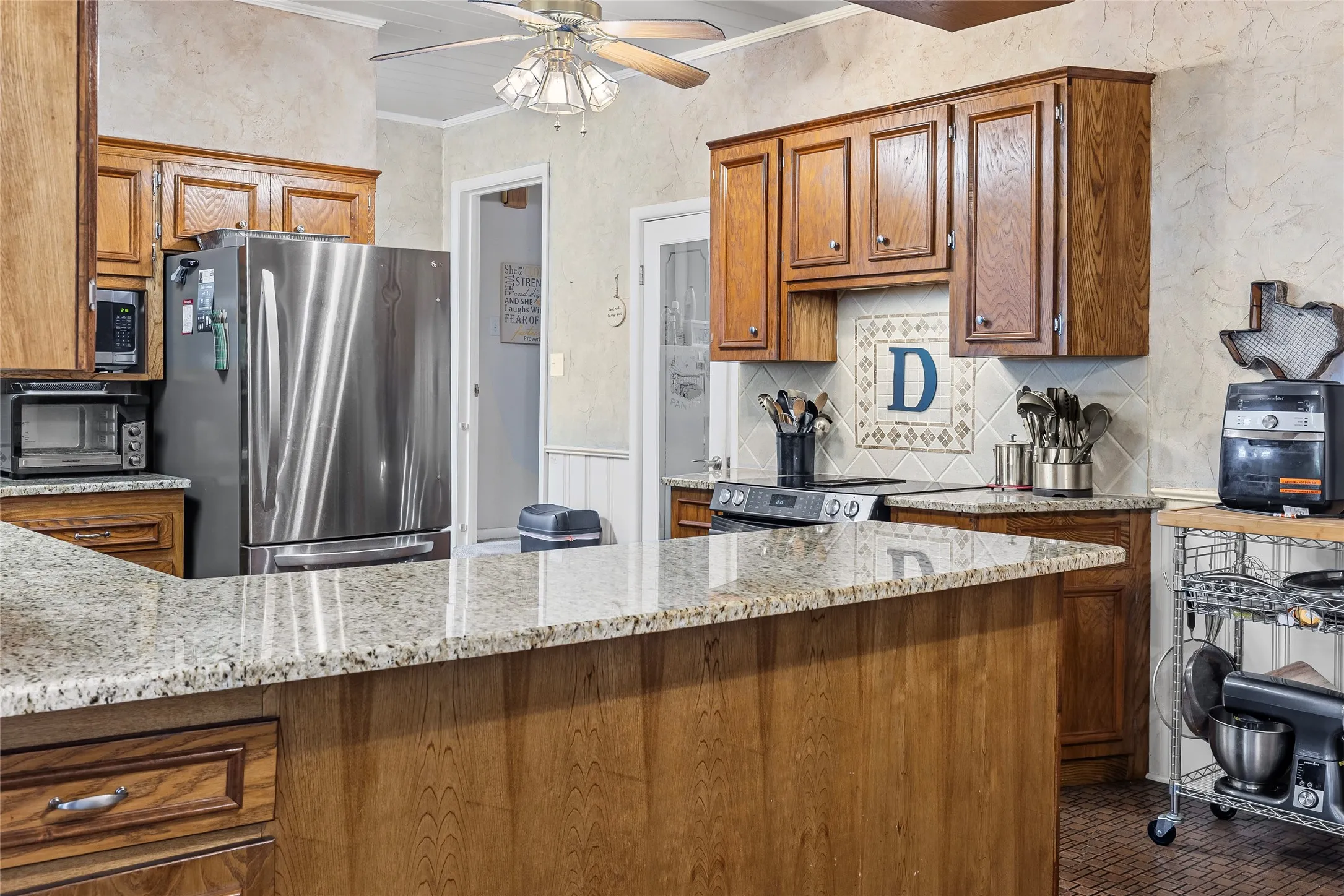 Single Family Residence For Sale in Hunt County , 1302 Culver Street, Commerce, Texas 75428, 3 Bedroom, 3 Bathroom, 2 Garage spaces, 2,950 Sqft, built in 1952, mls#20984899, Real Estate Agent in Commerce, Homes For Sale in Hunt county, Homes For Sale in Commerce, Realtor in Commerce Texas, Real Estate Brokerage Independent Realty Texas, Luminita Cordes Realtor