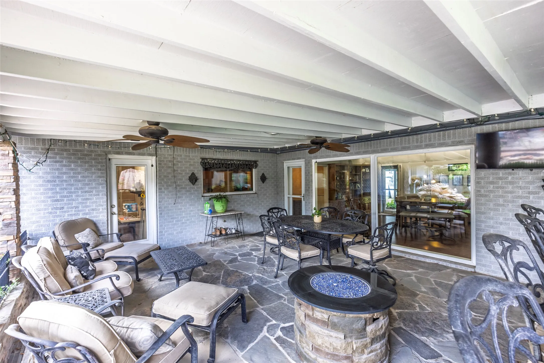 Single Family Residence For Sale in Hunt County , 1302 Culver Street, Commerce, Texas 75428, 3 Bedroom, 3 Bathroom, 2 Garage spaces, 2,950 Sqft, built in 1952, mls#20984899, Real Estate Agent in Commerce, Homes For Sale in Hunt county, Homes For Sale in Commerce, Realtor in Commerce Texas, Real Estate Brokerage Independent Realty Texas, Luminita Cordes Realtor