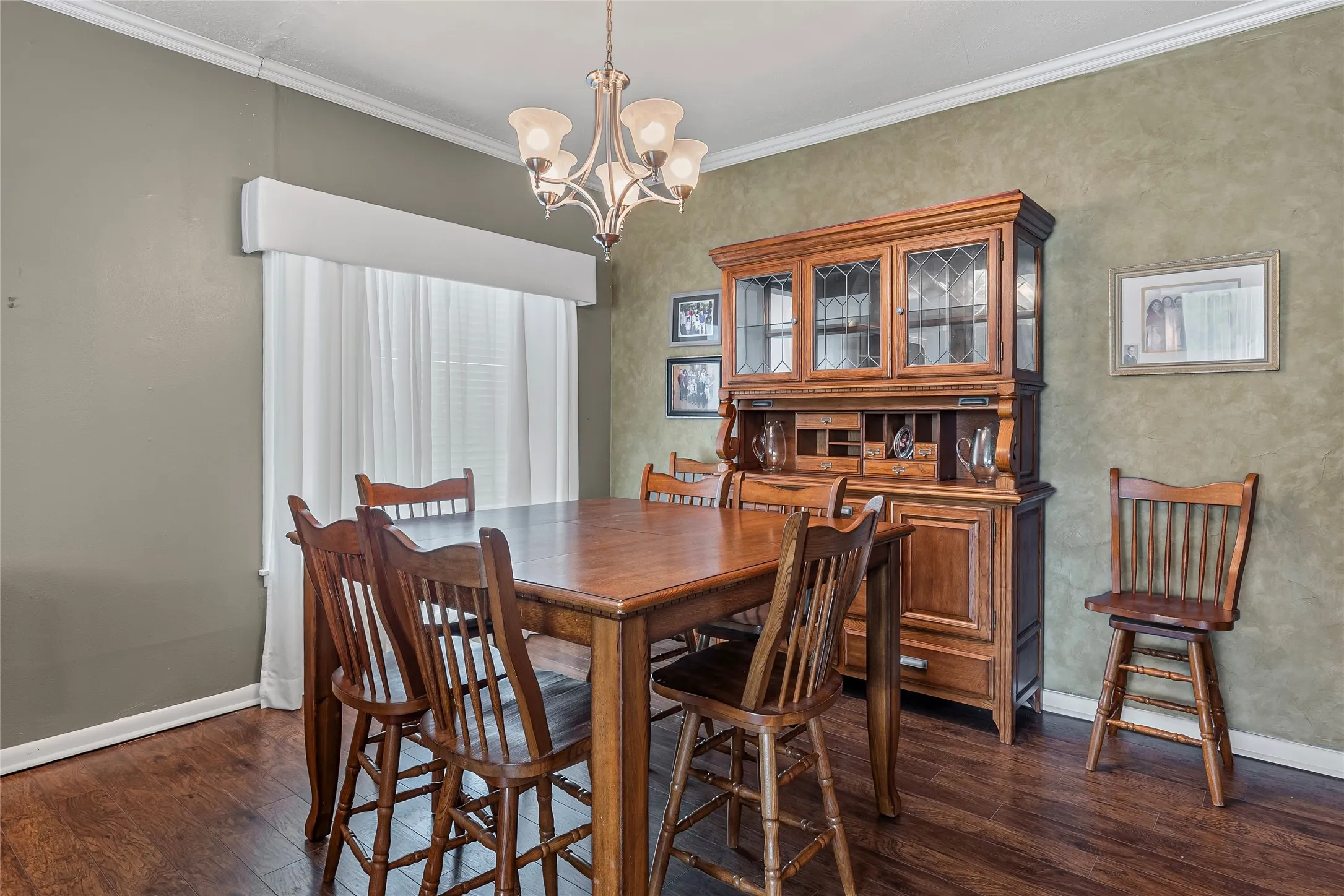 Single Family Residence For Sale in Hunt County , 1302 Culver Street, Commerce, Texas 75428, 3 Bedroom, 3 Bathroom, 2 Garage spaces, 2,950 Sqft, built in 1952, mls#20984899, Real Estate Agent in Commerce, Homes For Sale in Hunt county, Homes For Sale in Commerce, Realtor in Commerce Texas, Real Estate Brokerage Independent Realty Texas, Luminita Cordes Realtor