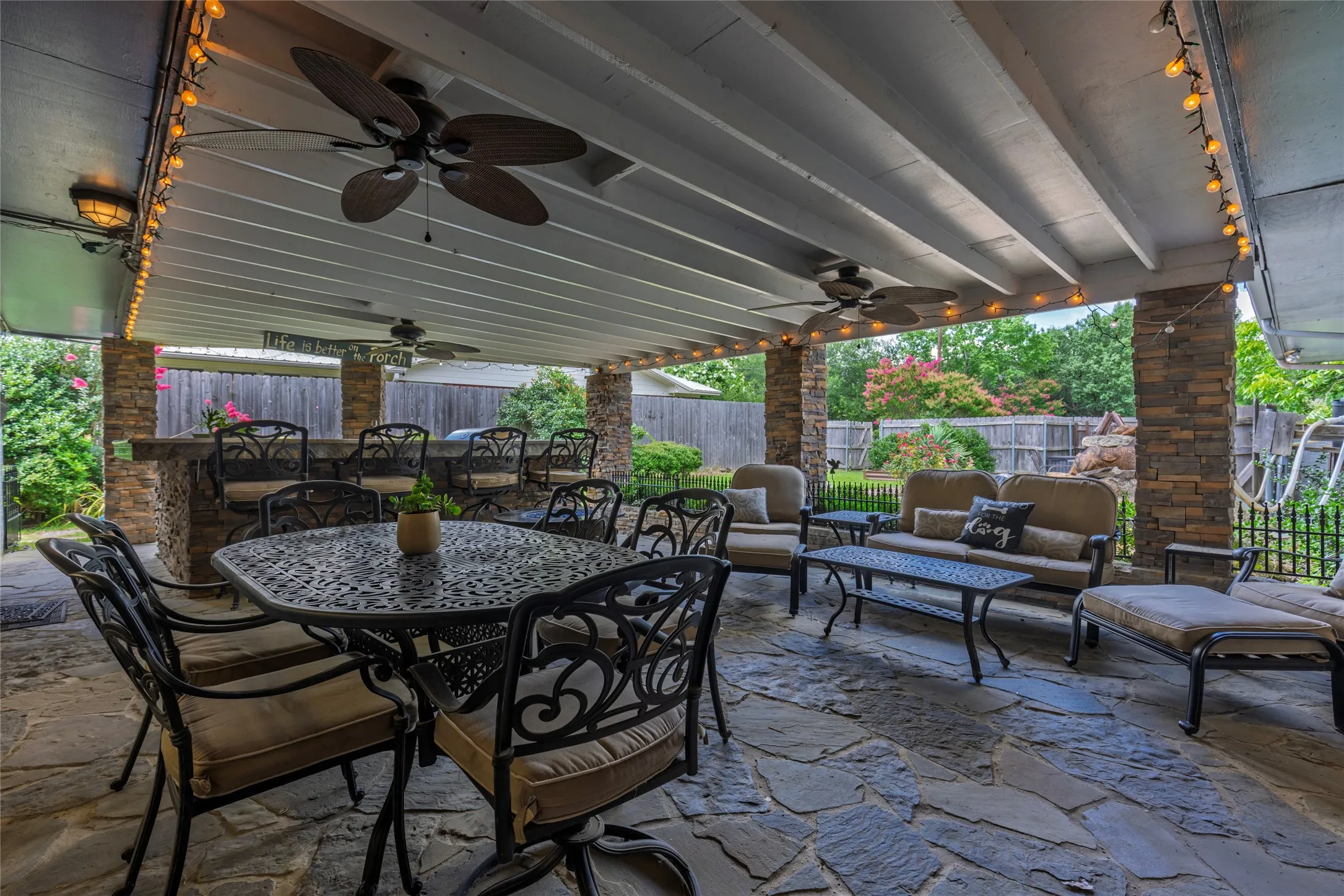 Single Family Residence For Sale in Hunt County , 1302 Culver Street, Commerce, Texas 75428, 3 Bedroom, 3 Bathroom, 2 Garage spaces, 2,950 Sqft, built in 1952, mls#20984899, Real Estate Agent in Commerce, Homes For Sale in Hunt county, Homes For Sale in Commerce, Realtor in Commerce Texas, Real Estate Brokerage Independent Realty Texas, Luminita Cordes Realtor